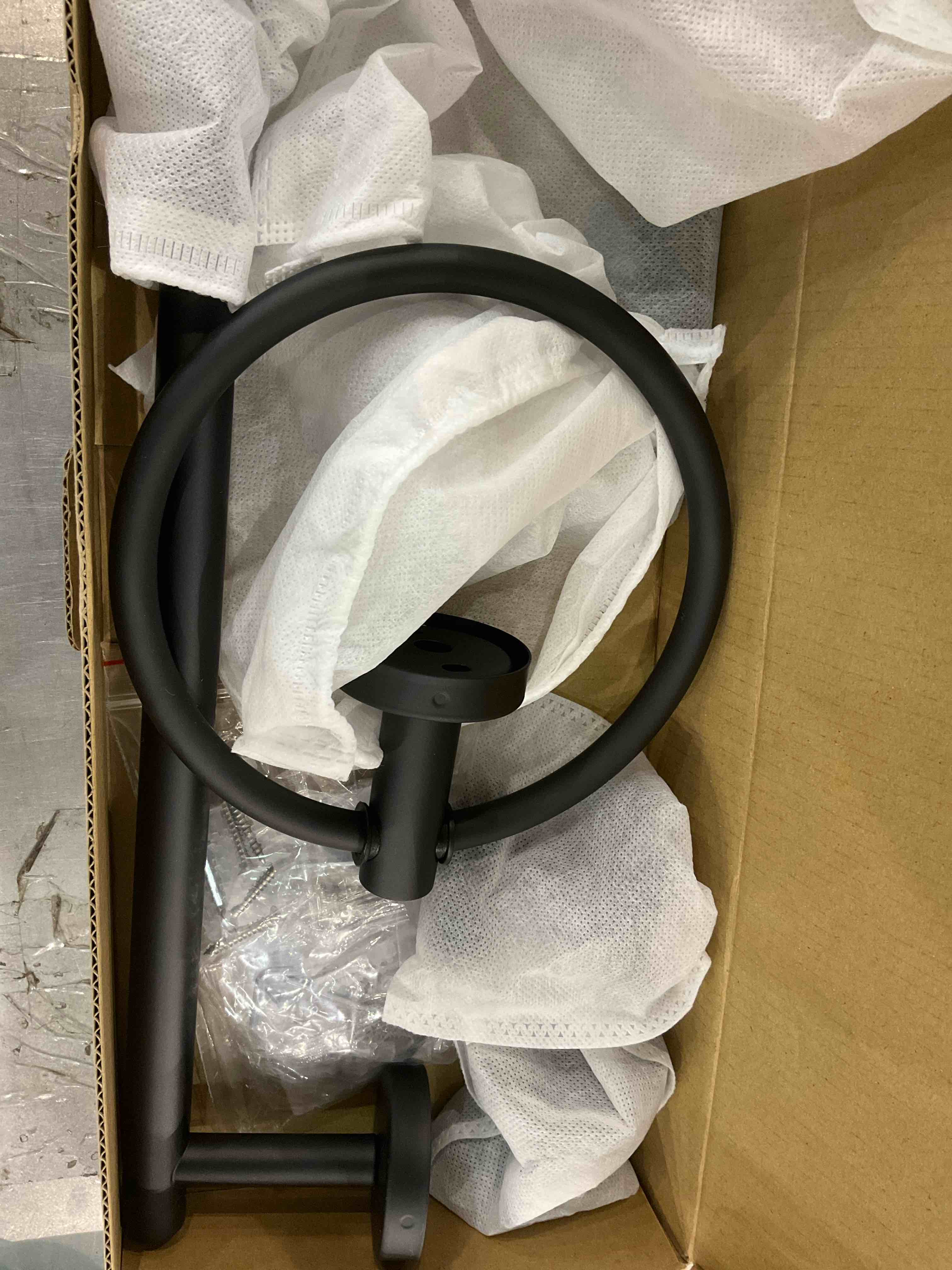 https://s3.amazonaws.com/lotting-images-prod/BargainHunt/EXS01245179_1710417572950.jpeg