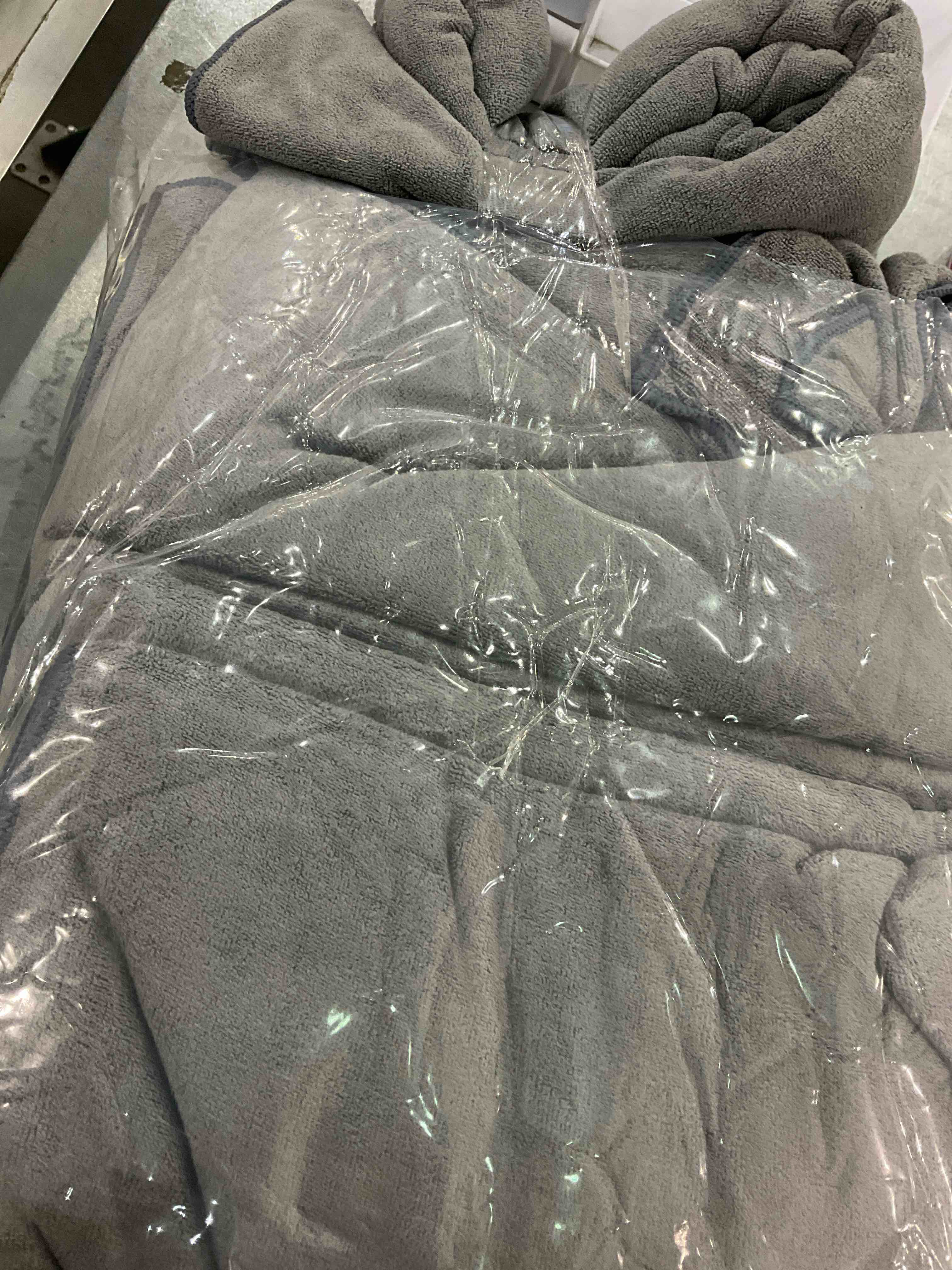 https://s3.amazonaws.com/lotting-images-prod/BargainHunt/EXS01245193_1710419617043.jpeg