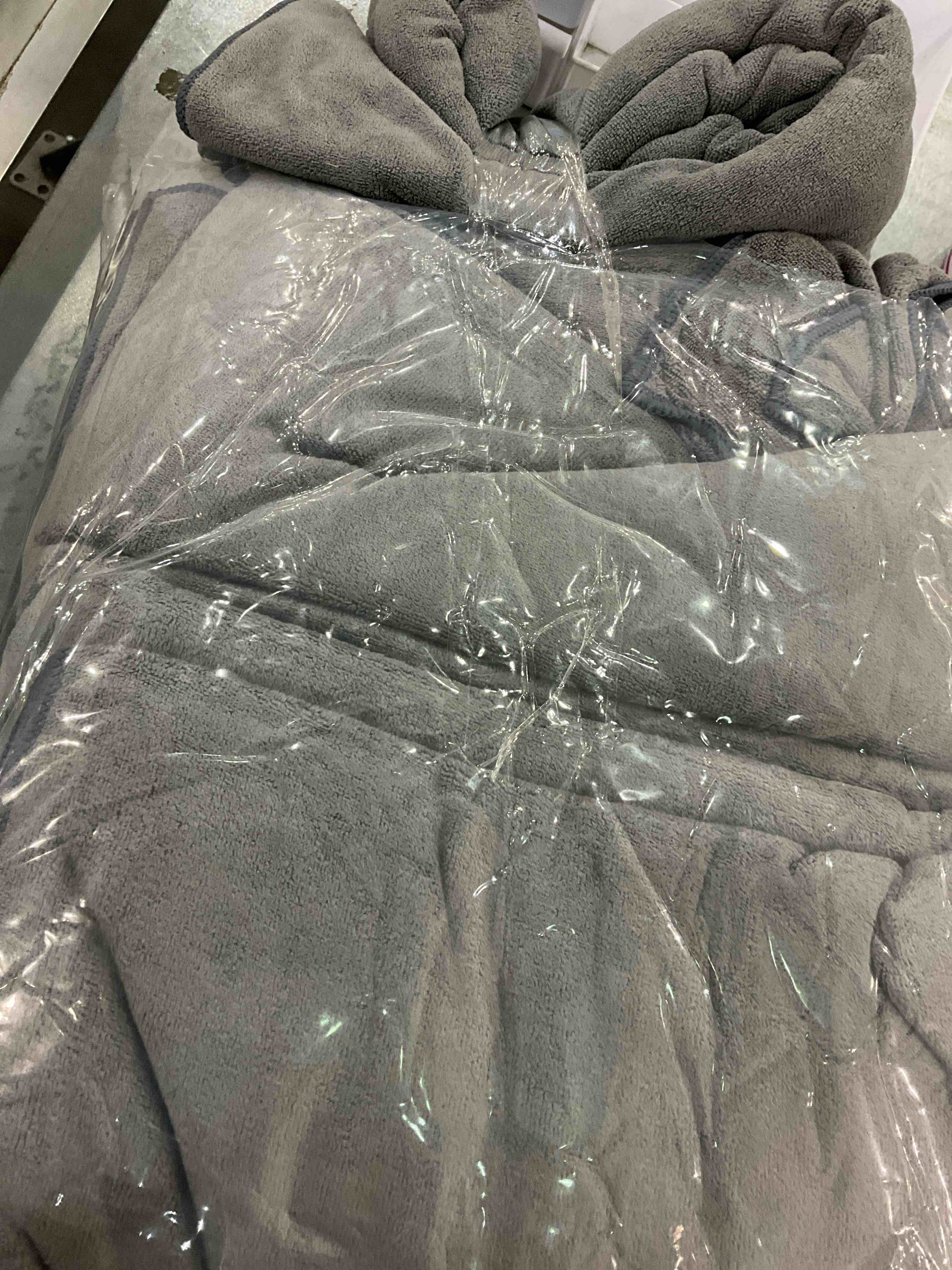 https://s3.amazonaws.com/lotting-images-prod/BargainHunt/EXS01245193_1710419618303.jpeg