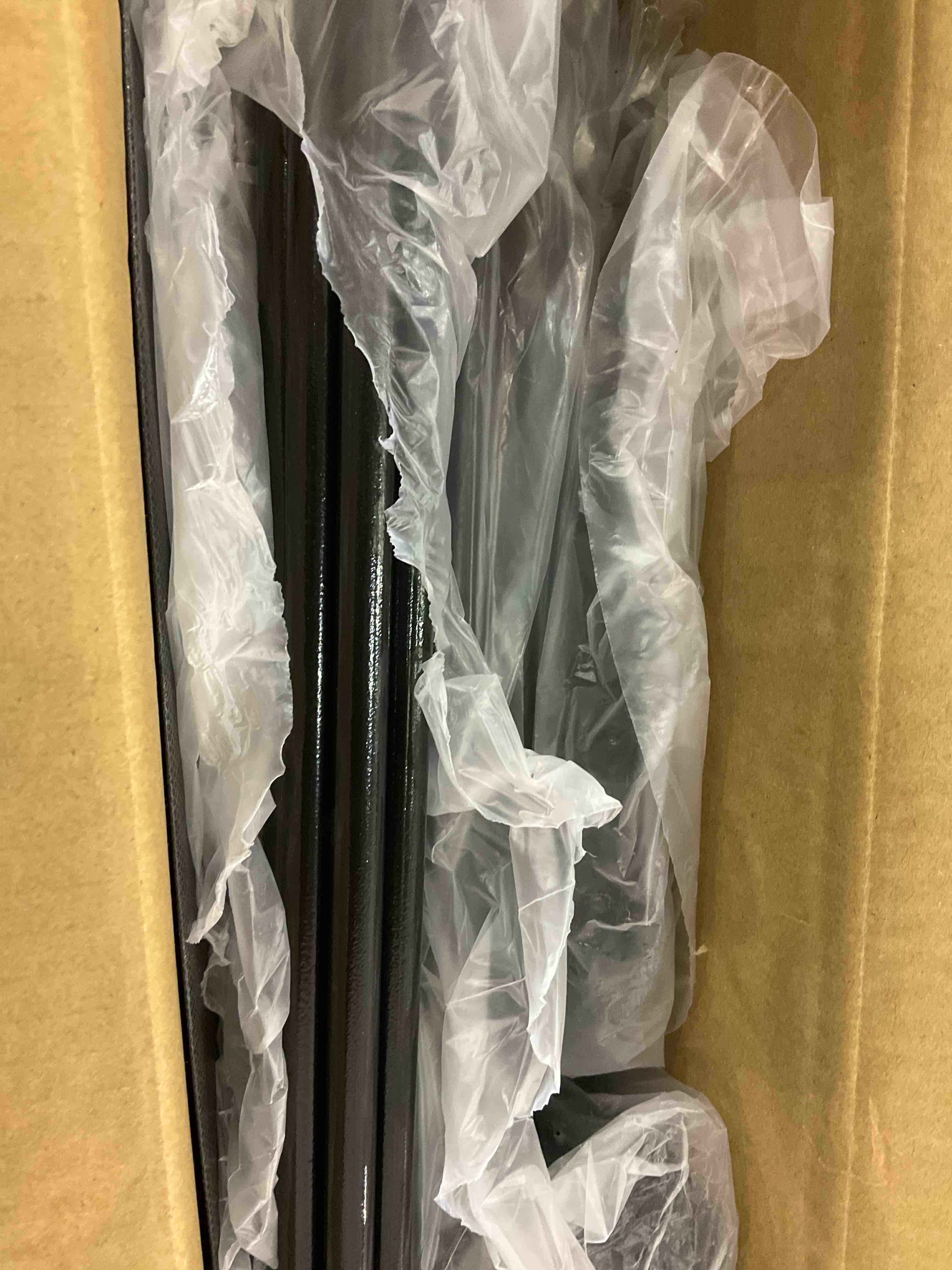 https://s3.amazonaws.com/lotting-images-prod/BargainHunt/EXS01245297_1710505354366.jpeg