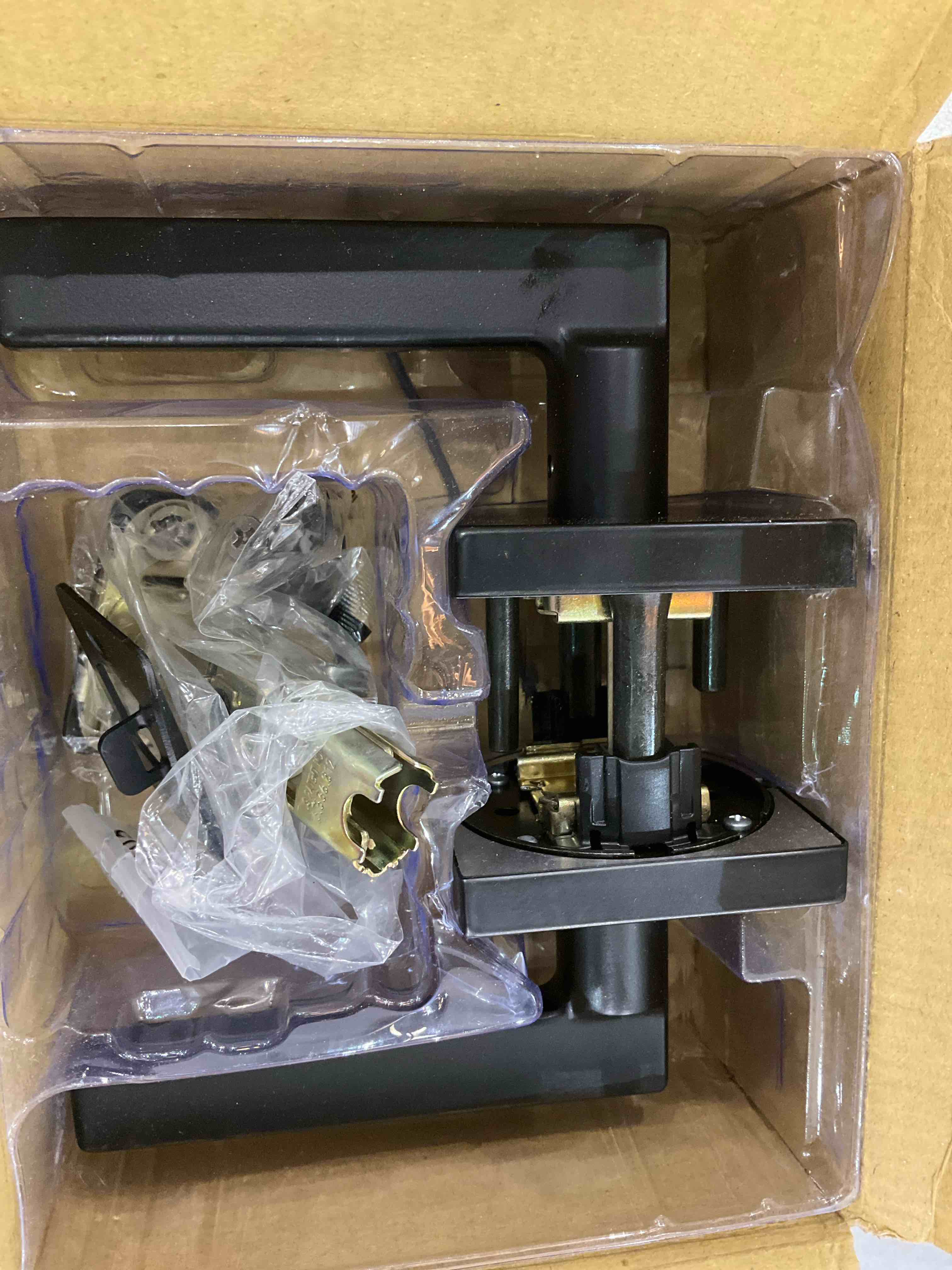 https://s3.amazonaws.com/lotting-images-prod/BargainHunt/EXS01245416_1710770930167.jpeg