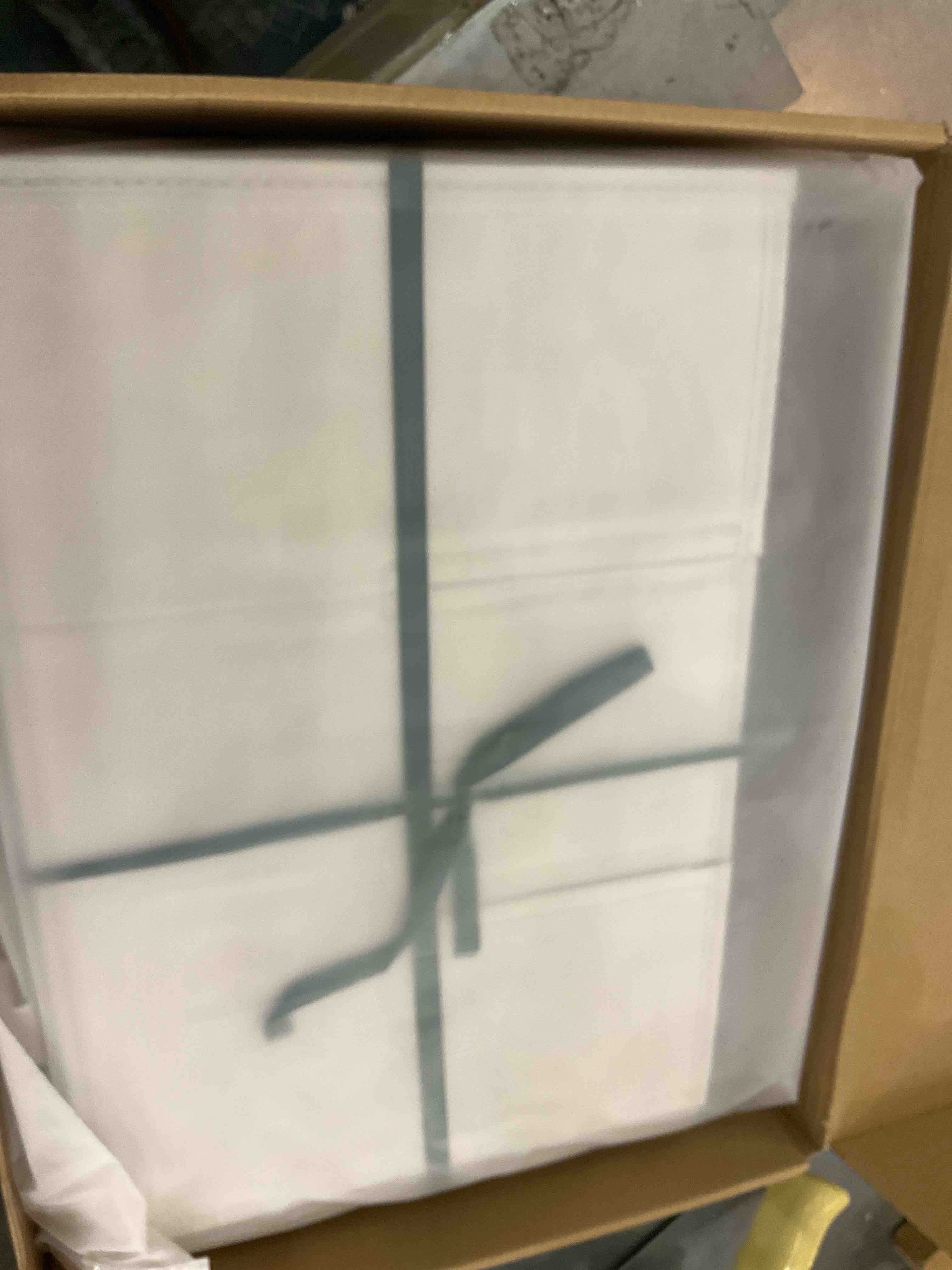 https://s3.amazonaws.com/lotting-images-prod/BargainHunt/EXS01245587_1711560634314.jpeg