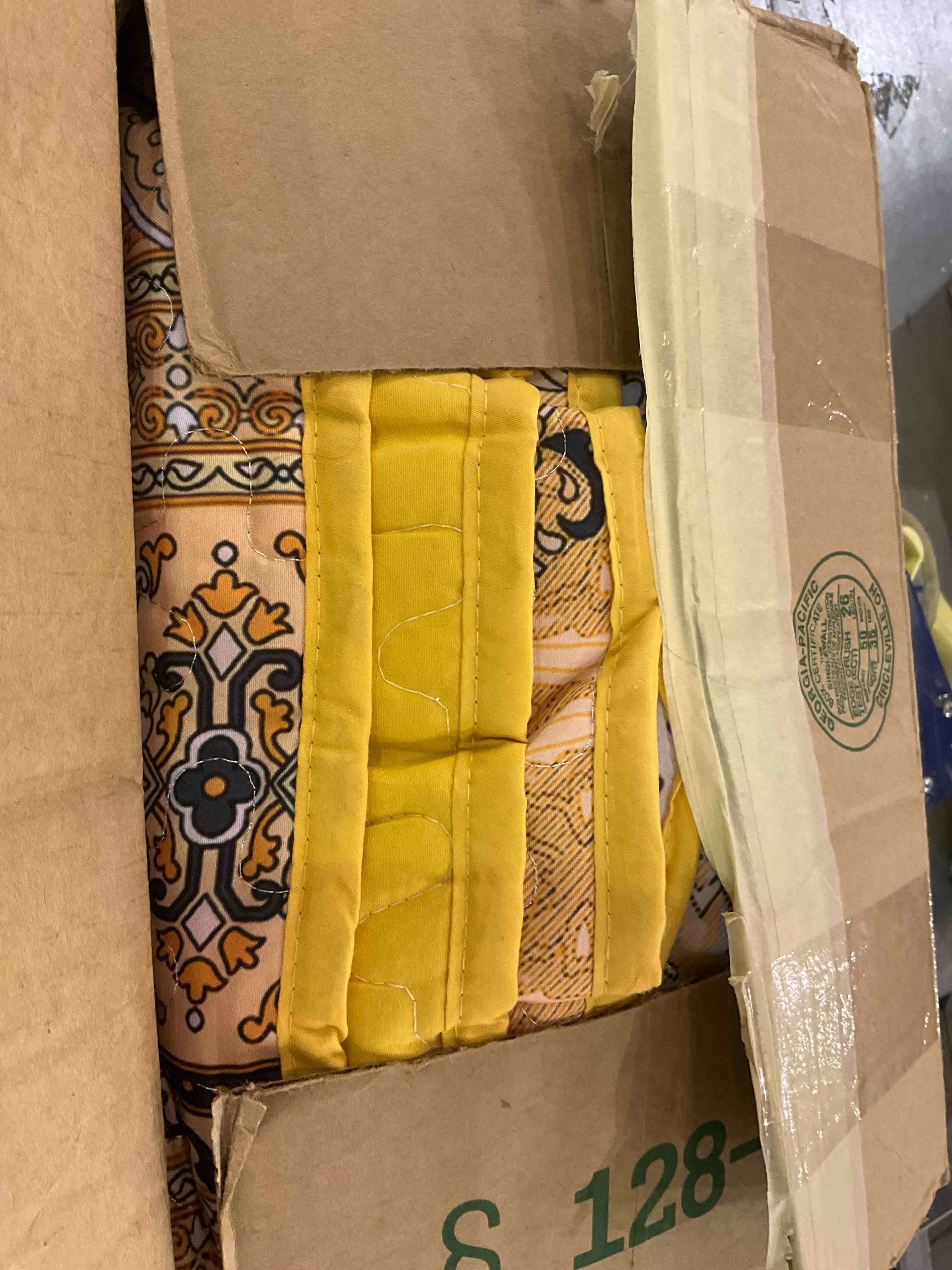 https://s3.amazonaws.com/lotting-images-prod/BargainHunt/EXS01245677_1711630343540.jpeg