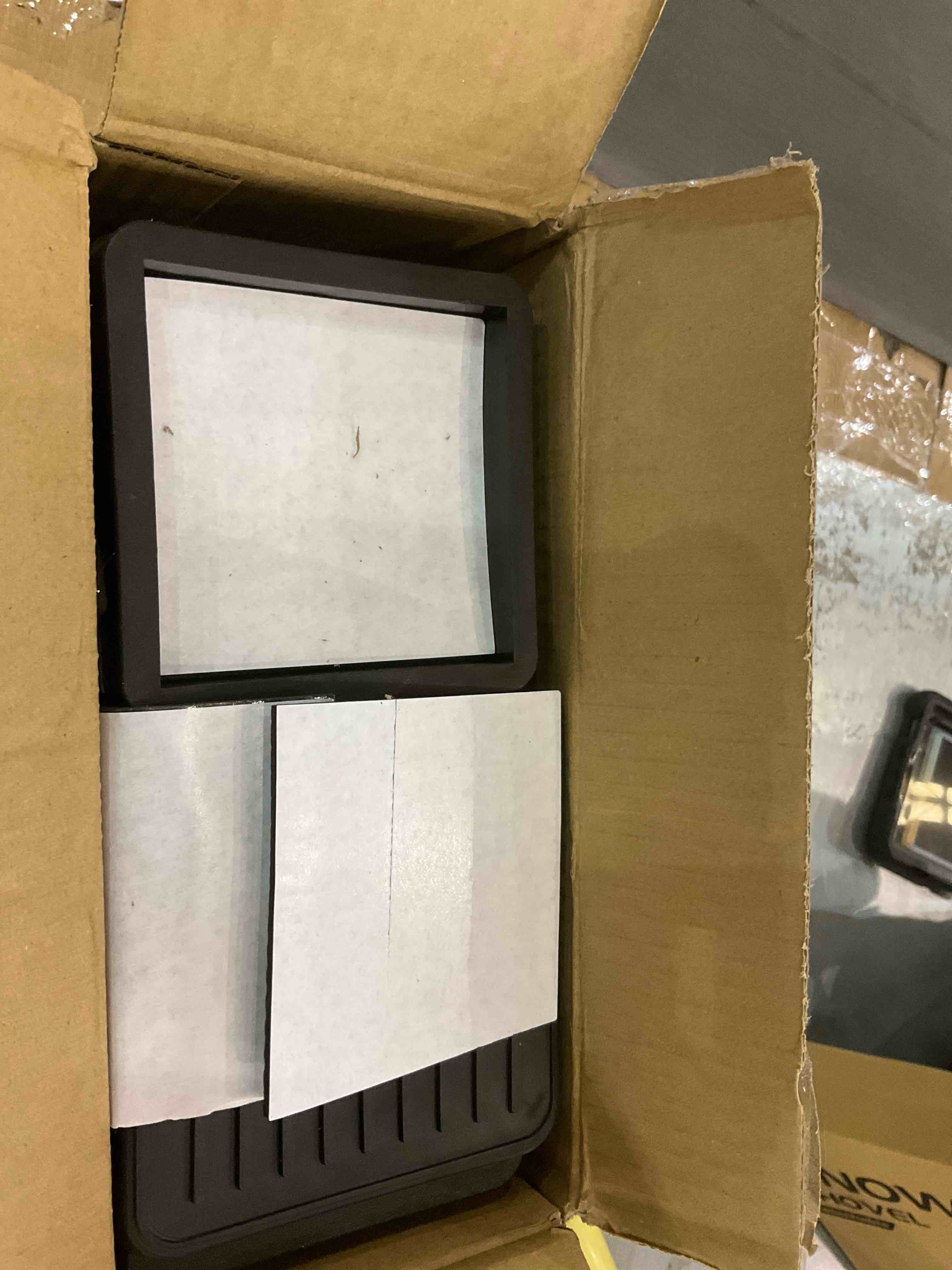 https://s3.amazonaws.com/lotting-images-prod/BargainHunt/EXS01245682_1711632674596.jpeg