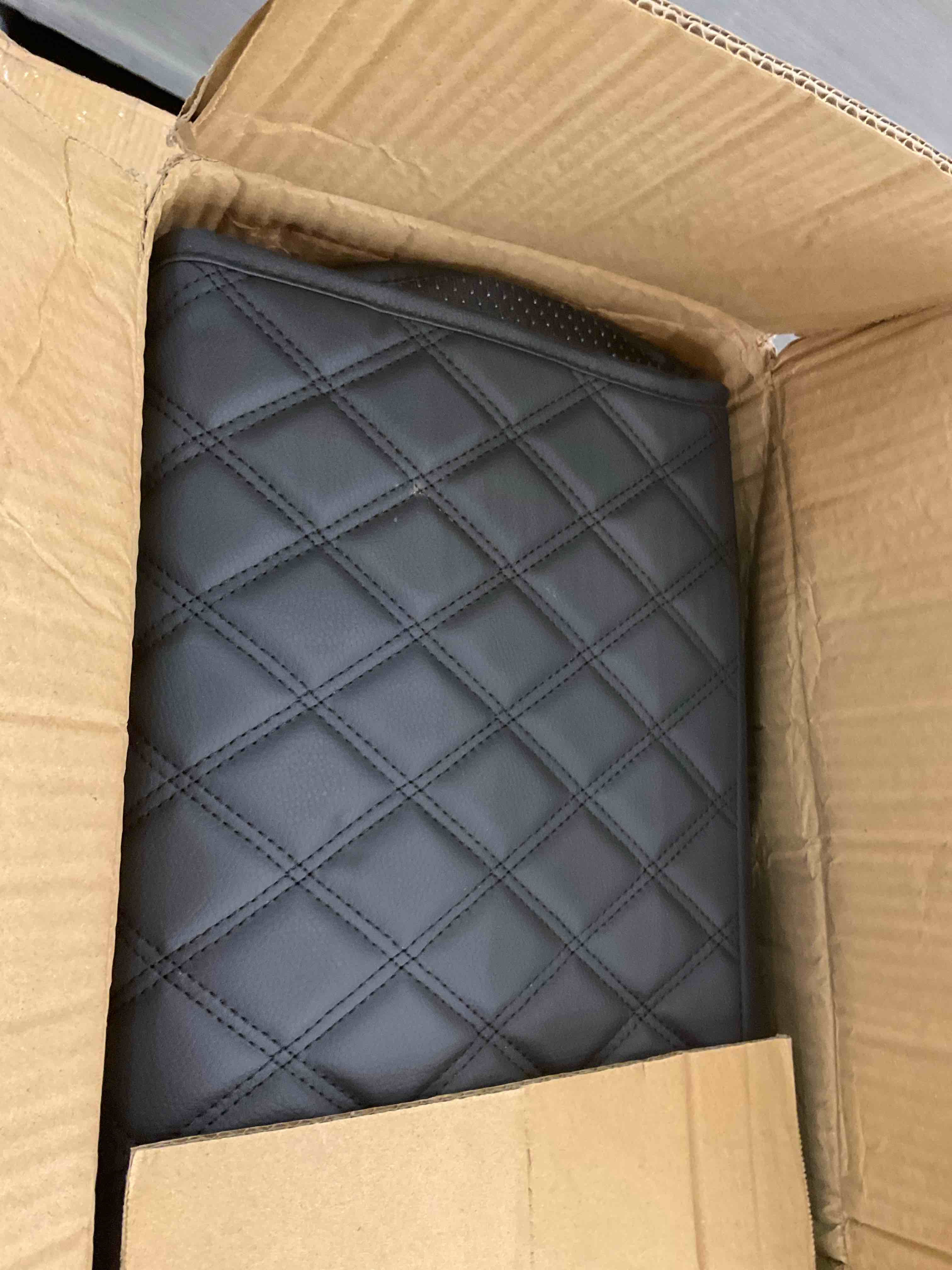 https://s3.amazonaws.com/lotting-images-prod/BargainHunt/EXS01245761_1711646000842.jpeg