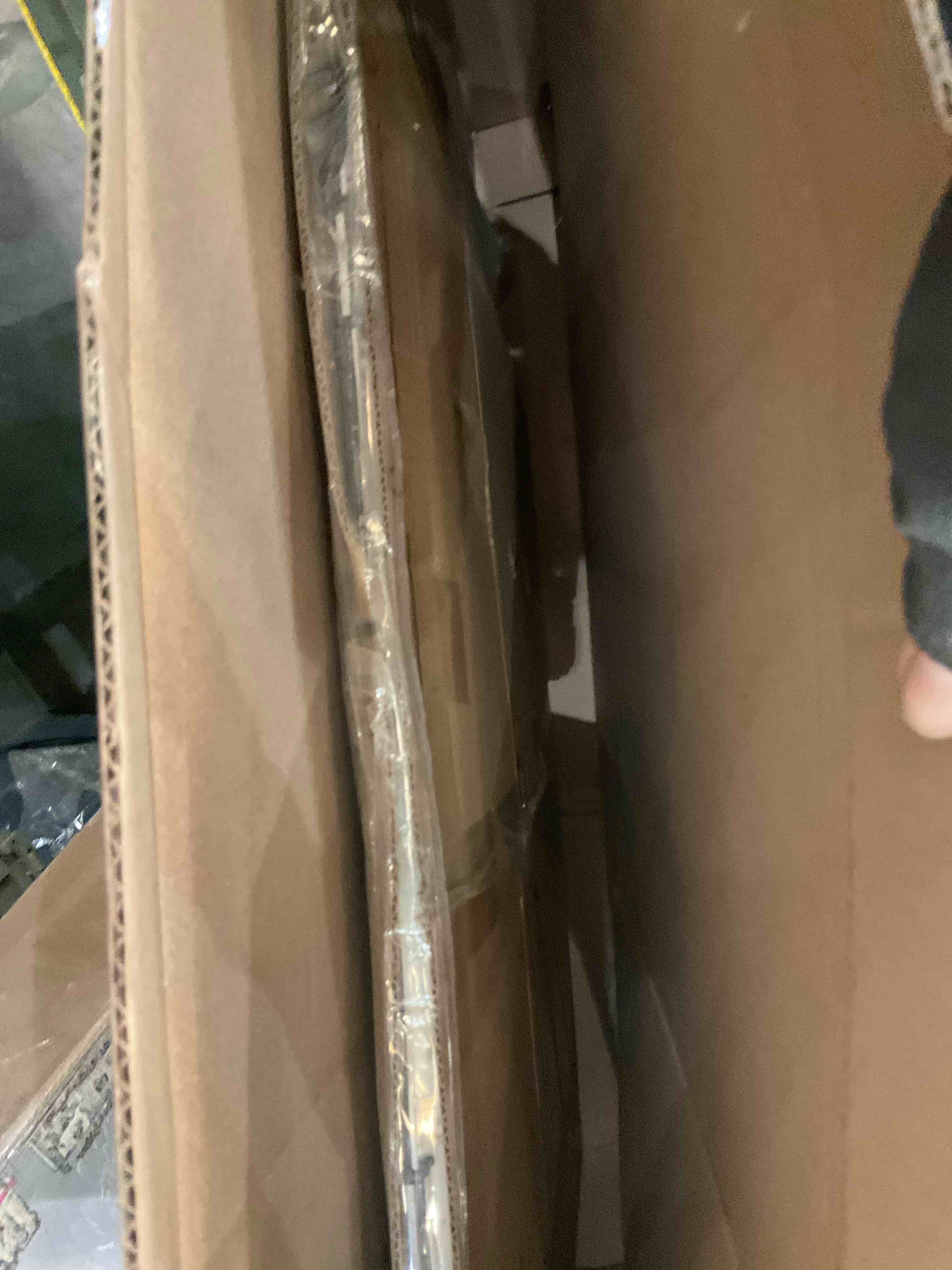 https://s3.amazonaws.com/lotting-images-prod/BargainHunt/EXS01245884_1711731319214.jpeg