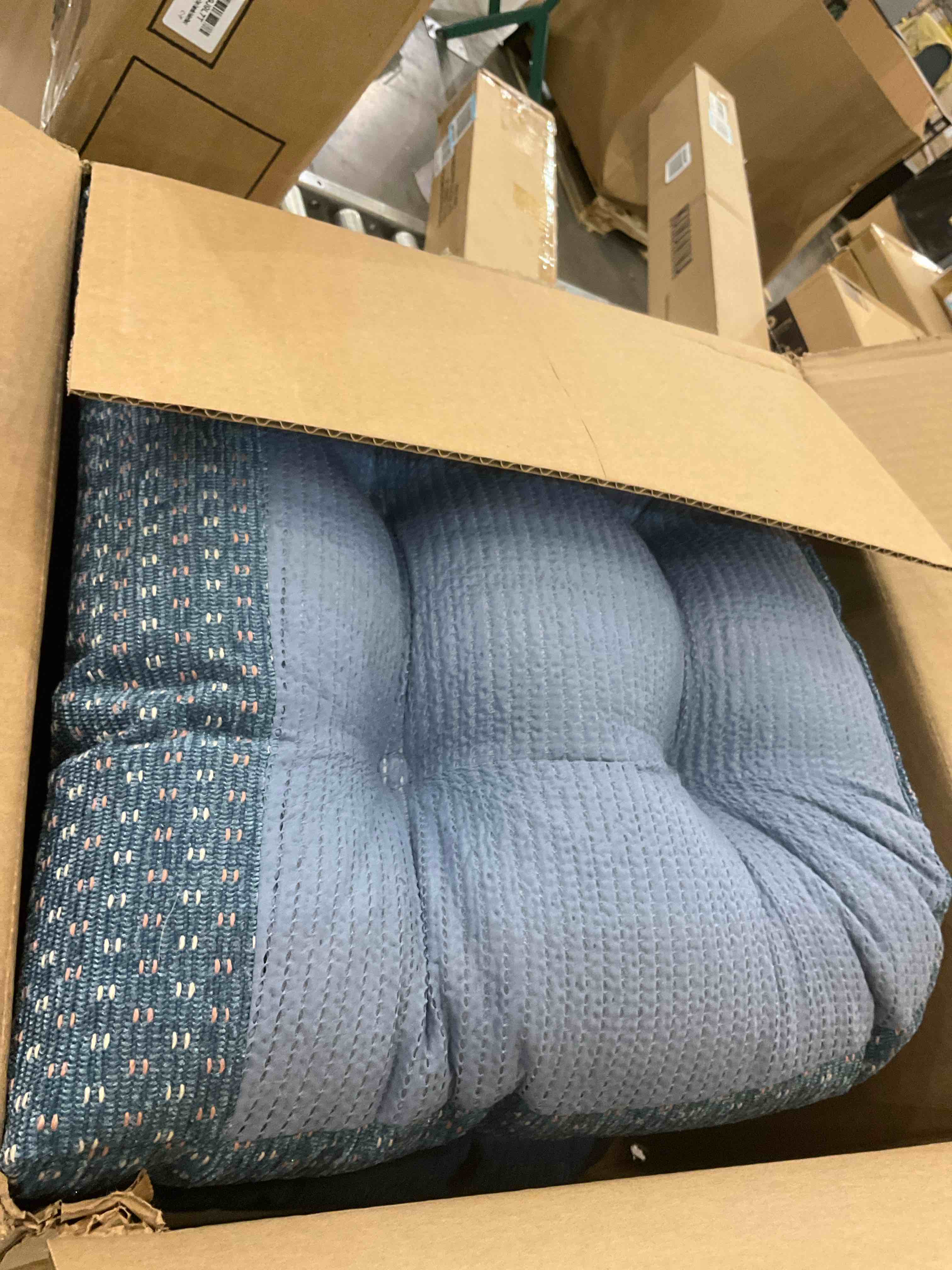 https://s3.amazonaws.com/lotting-images-prod/BargainHunt/EXS01245885_1711731478063.jpeg