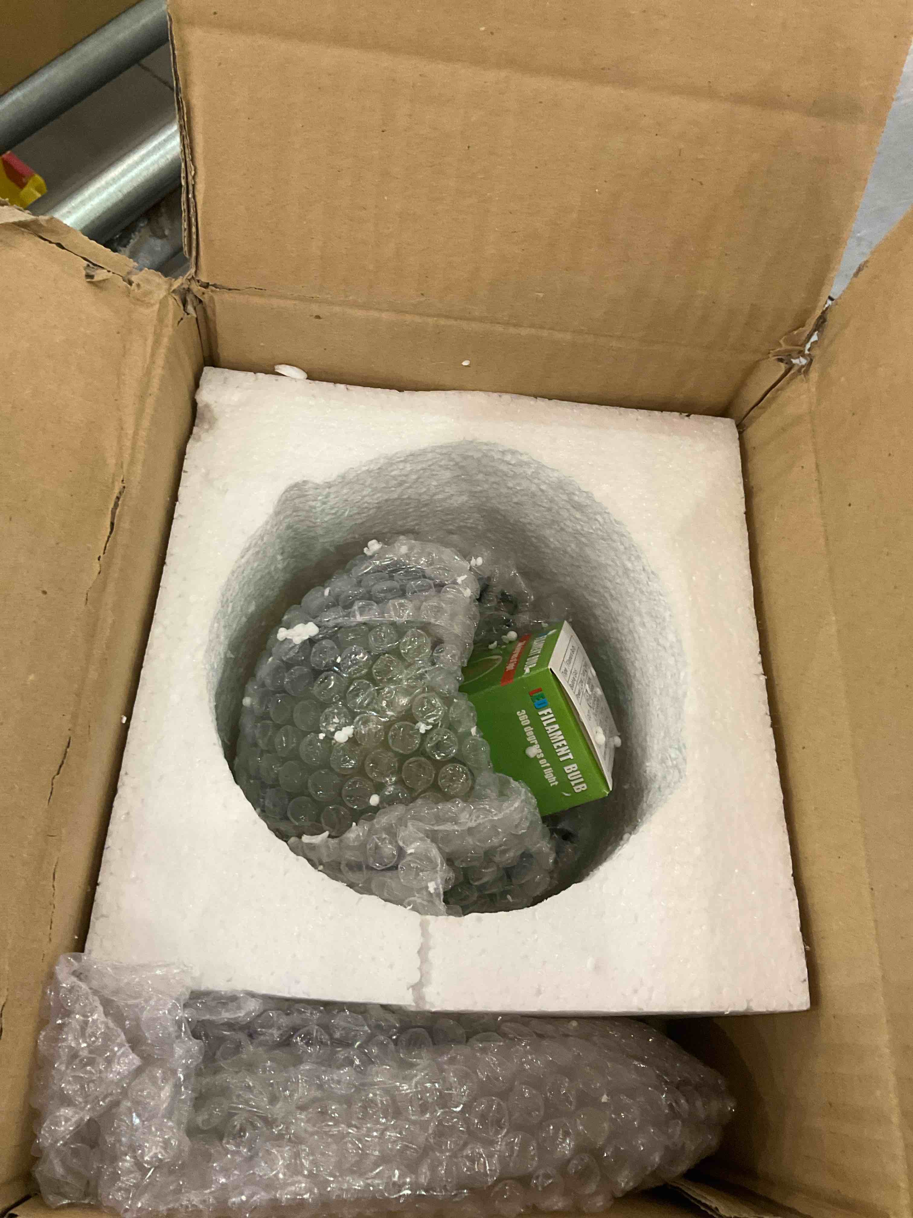 https://s3.amazonaws.com/lotting-images-prod/BargainHunt/EXS01246113_1710252647376.jpeg