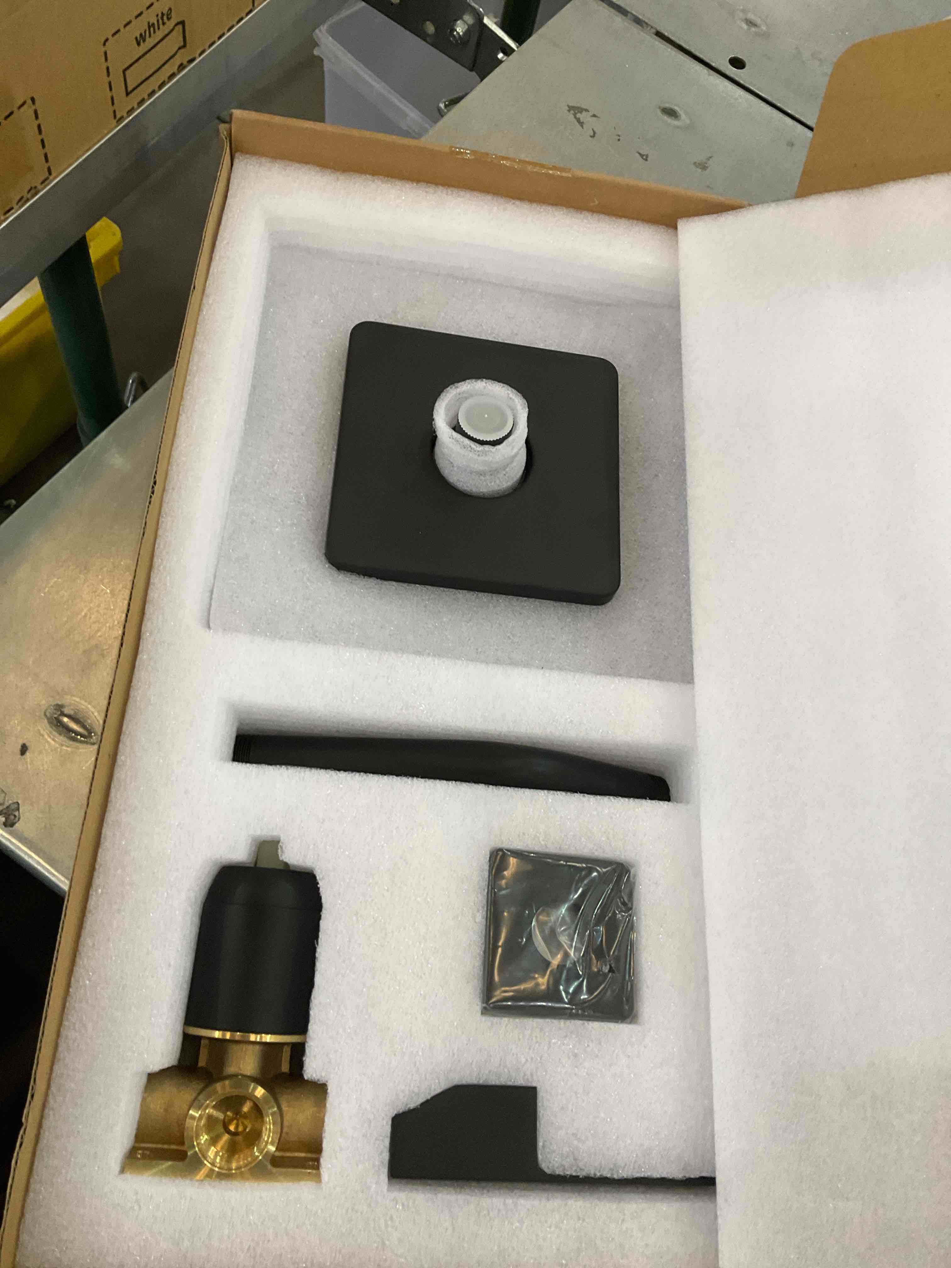 https://s3.amazonaws.com/lotting-images-prod/BargainHunt/EXS01246168_1710261702508.jpeg