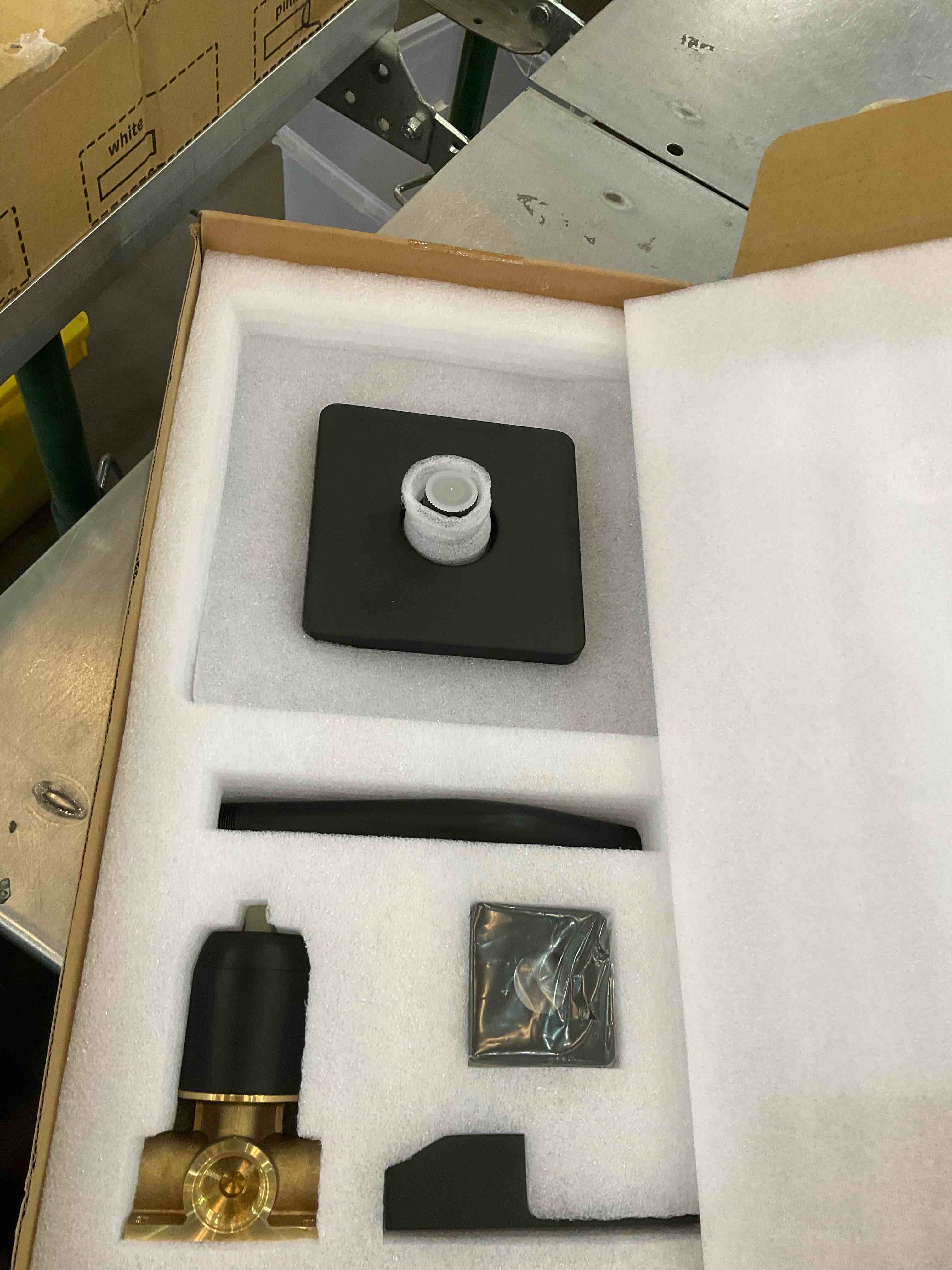 https://s3.amazonaws.com/lotting-images-prod/BargainHunt/EXS01246168_1710261703544.jpeg