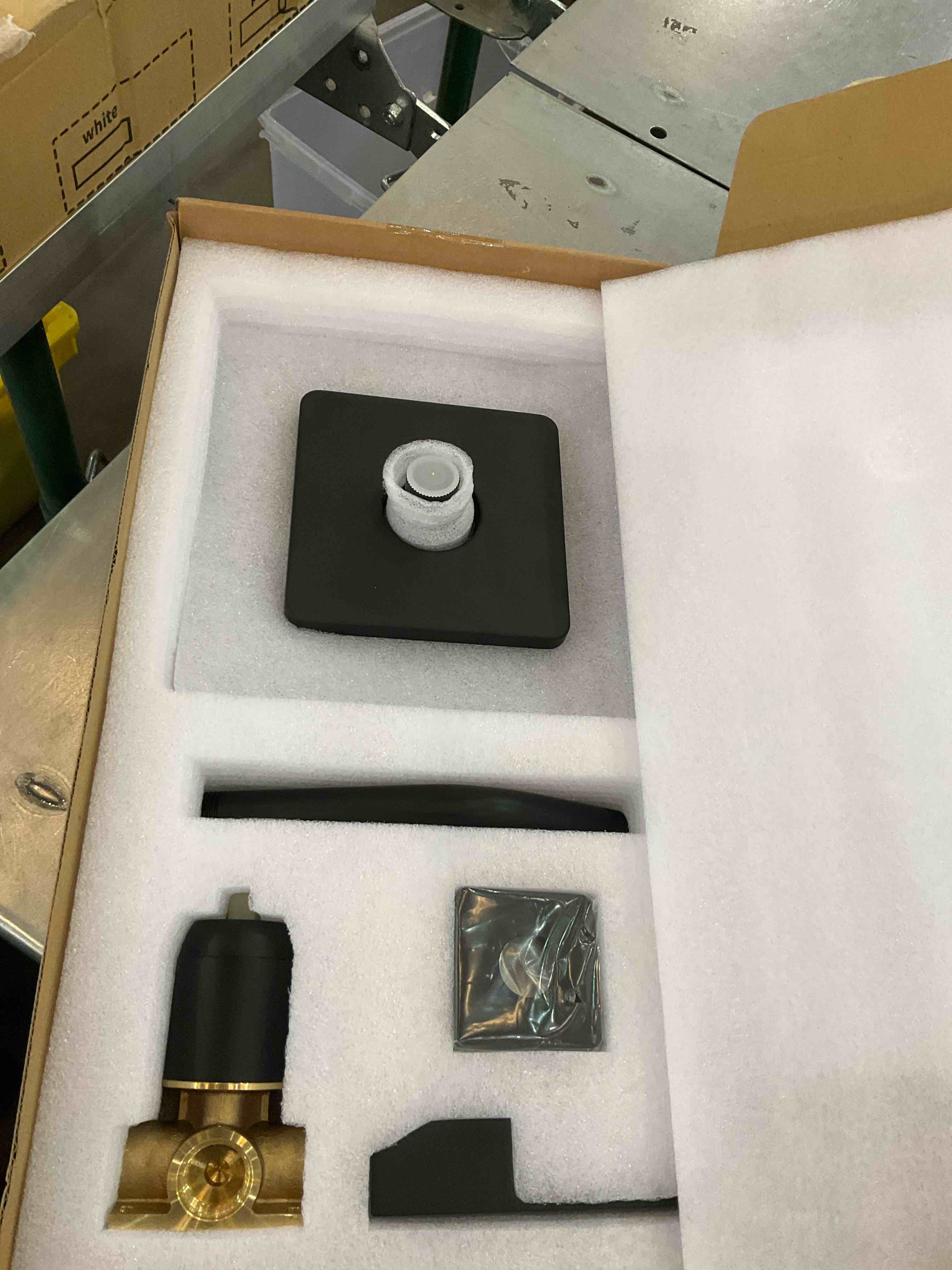 https://s3.amazonaws.com/lotting-images-prod/BargainHunt/EXS01246168_1710261704604.jpeg