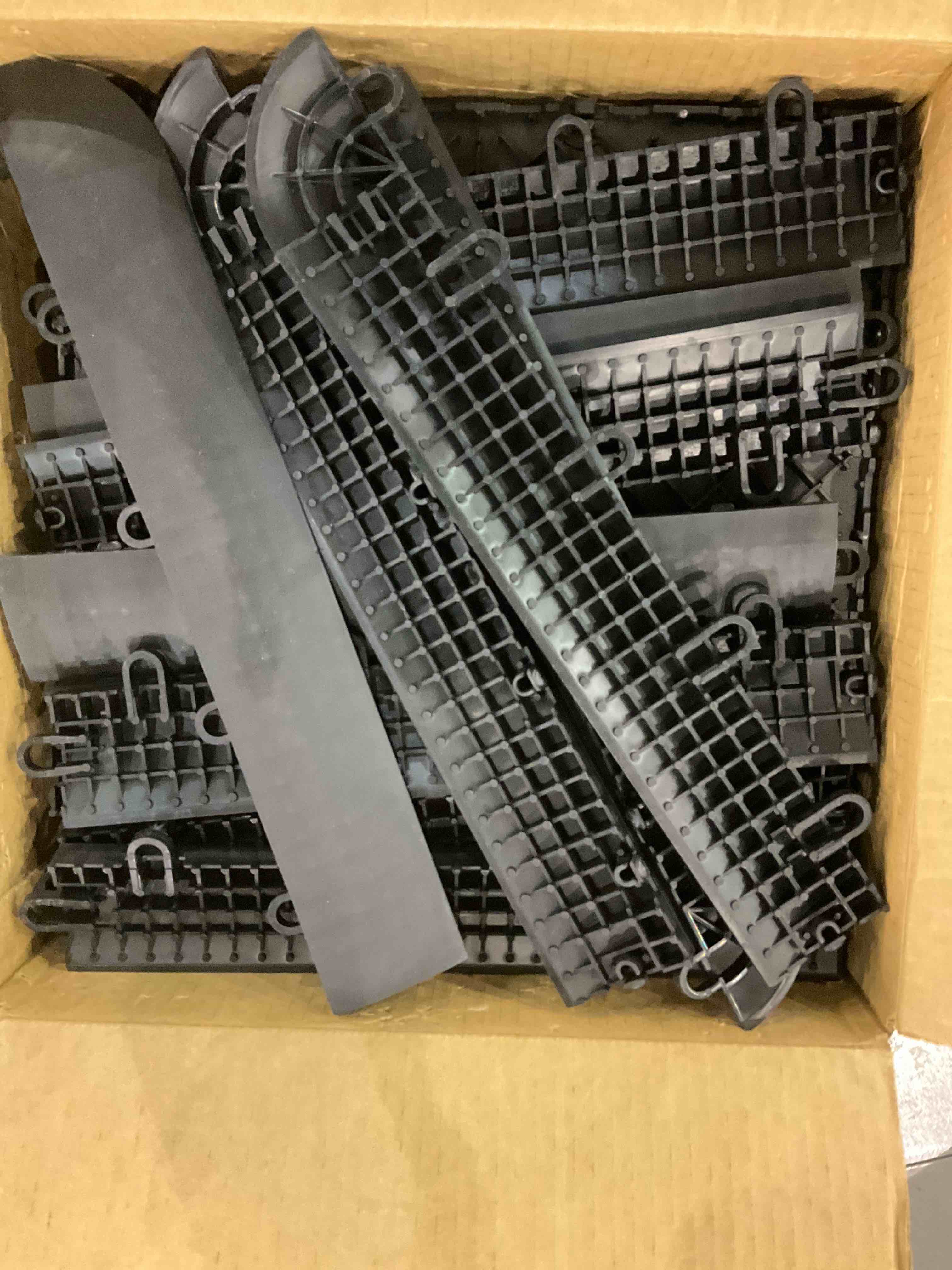 https://s3.amazonaws.com/lotting-images-prod/BargainHunt/EXS01246208_1710934919268.jpeg
