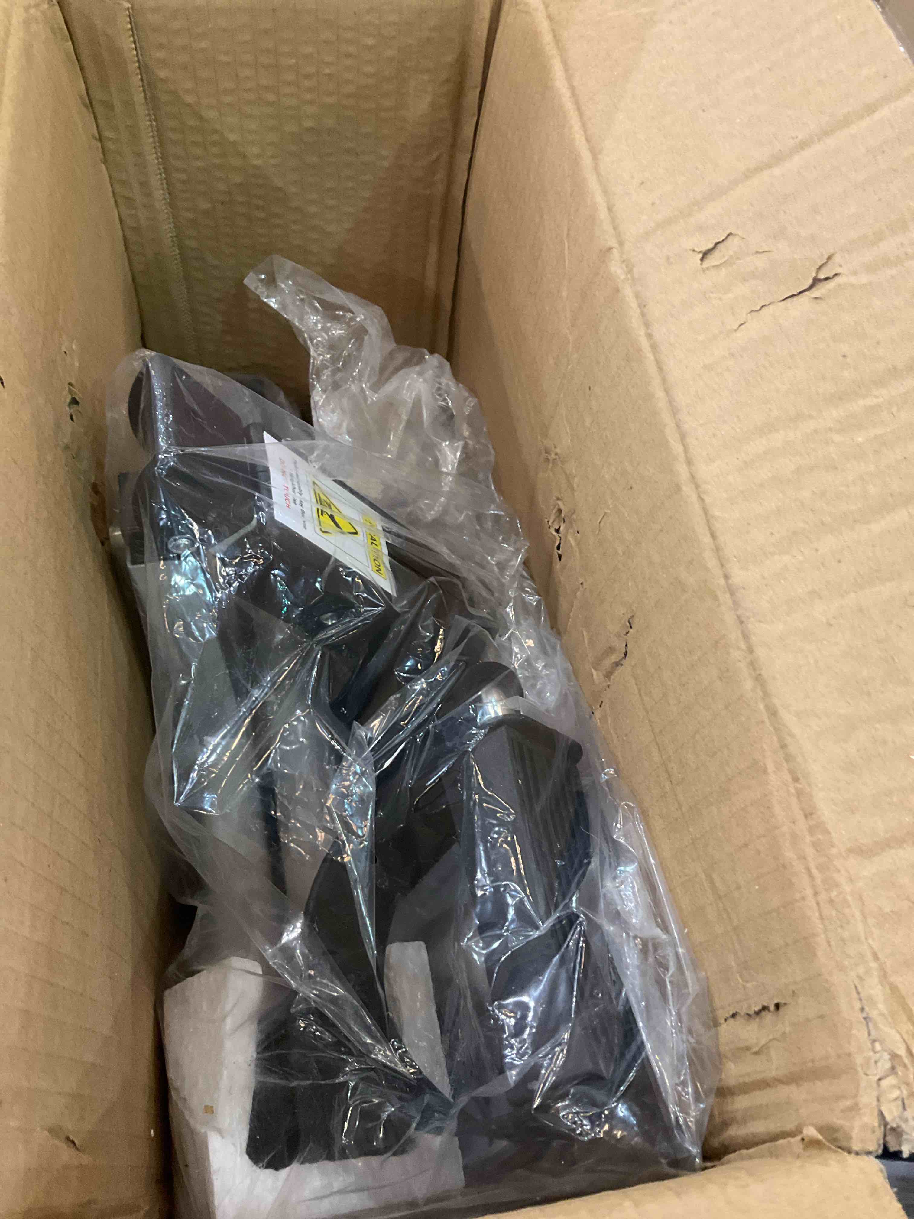 https://s3.amazonaws.com/lotting-images-prod/BargainHunt/EXS01246349_1710343408235.jpeg