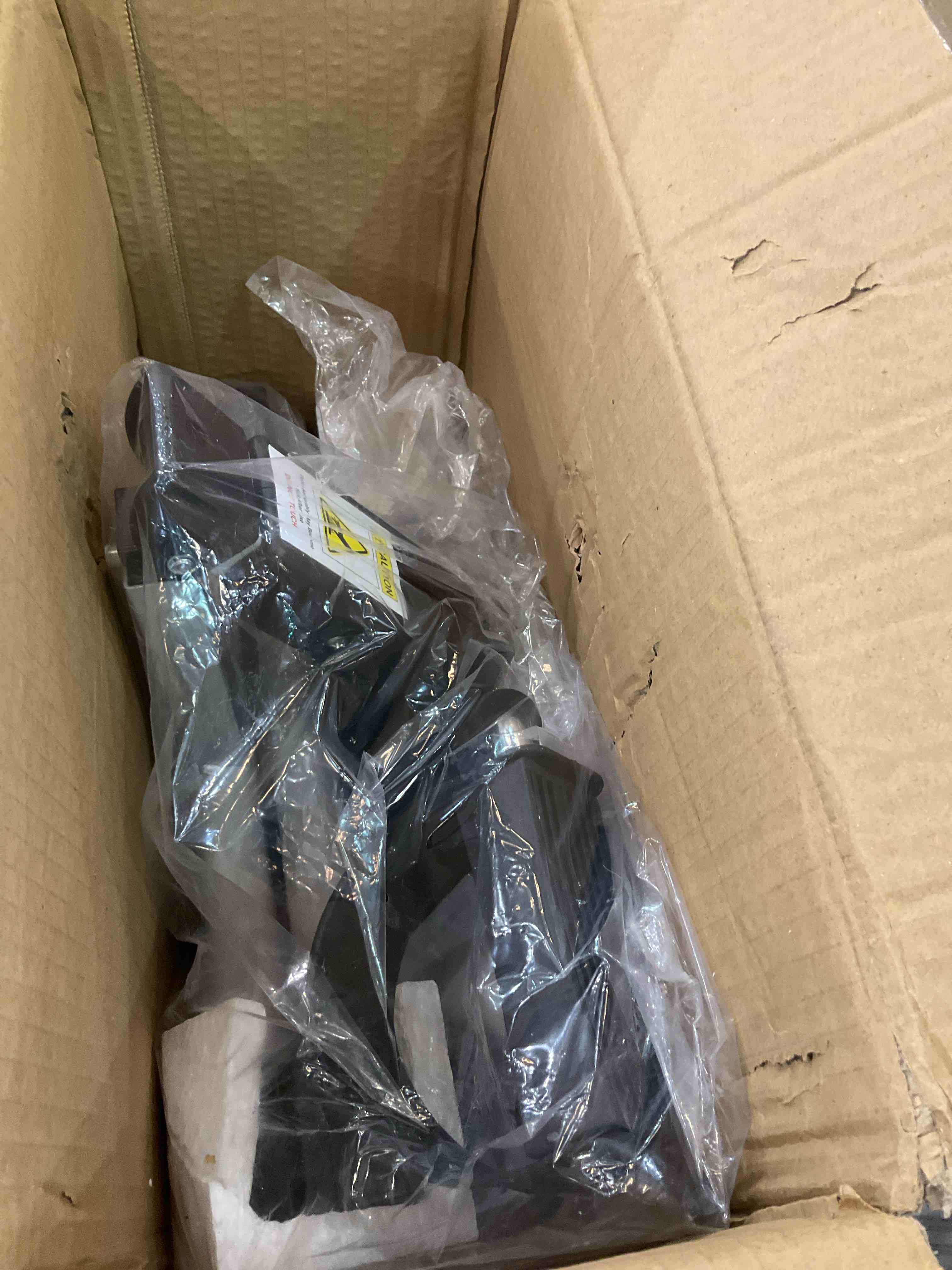https://s3.amazonaws.com/lotting-images-prod/BargainHunt/EXS01246349_1710343409350.jpeg