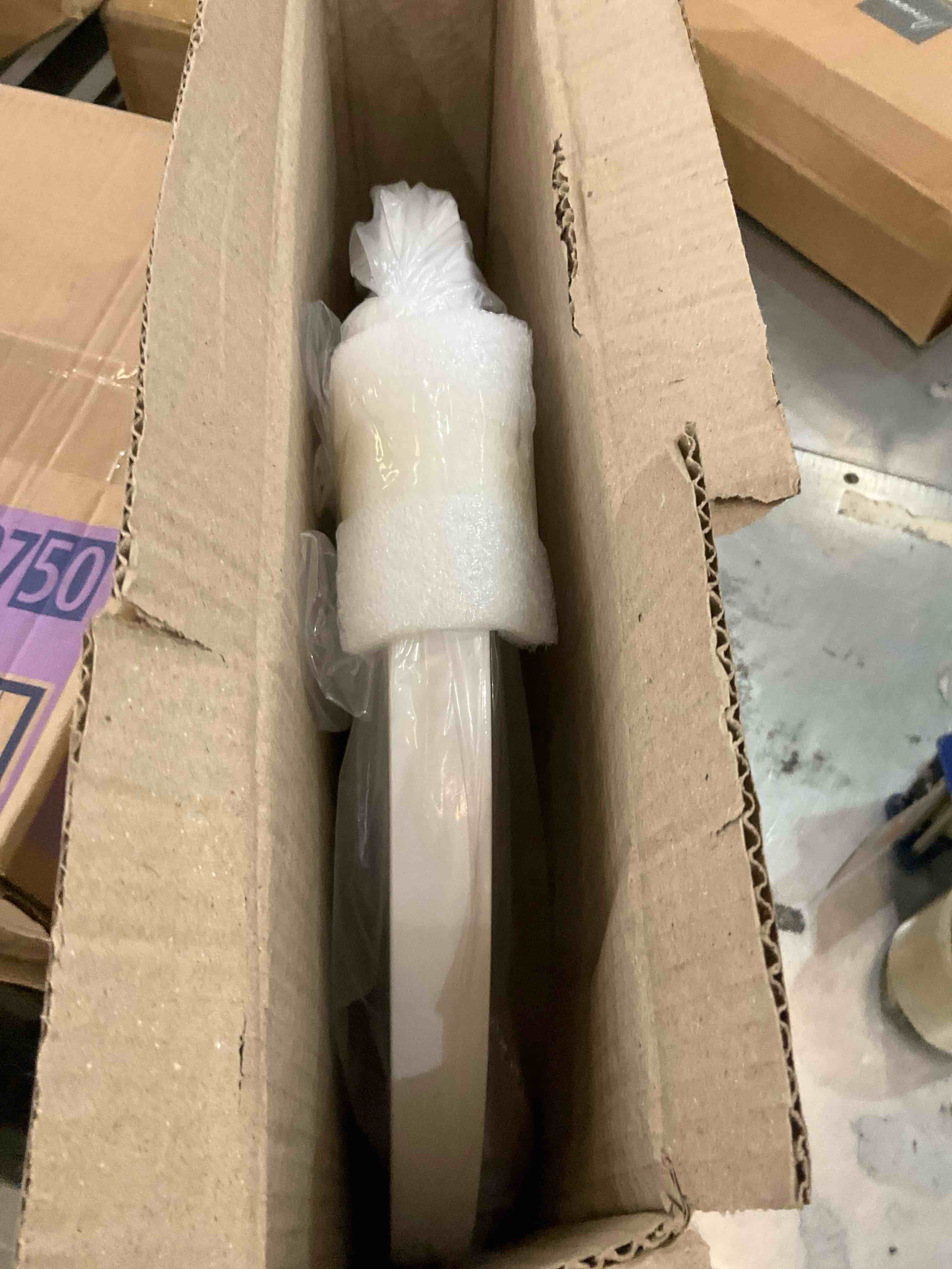 https://s3.amazonaws.com/lotting-images-prod/BargainHunt/EXS01246350_1710343524320.jpeg