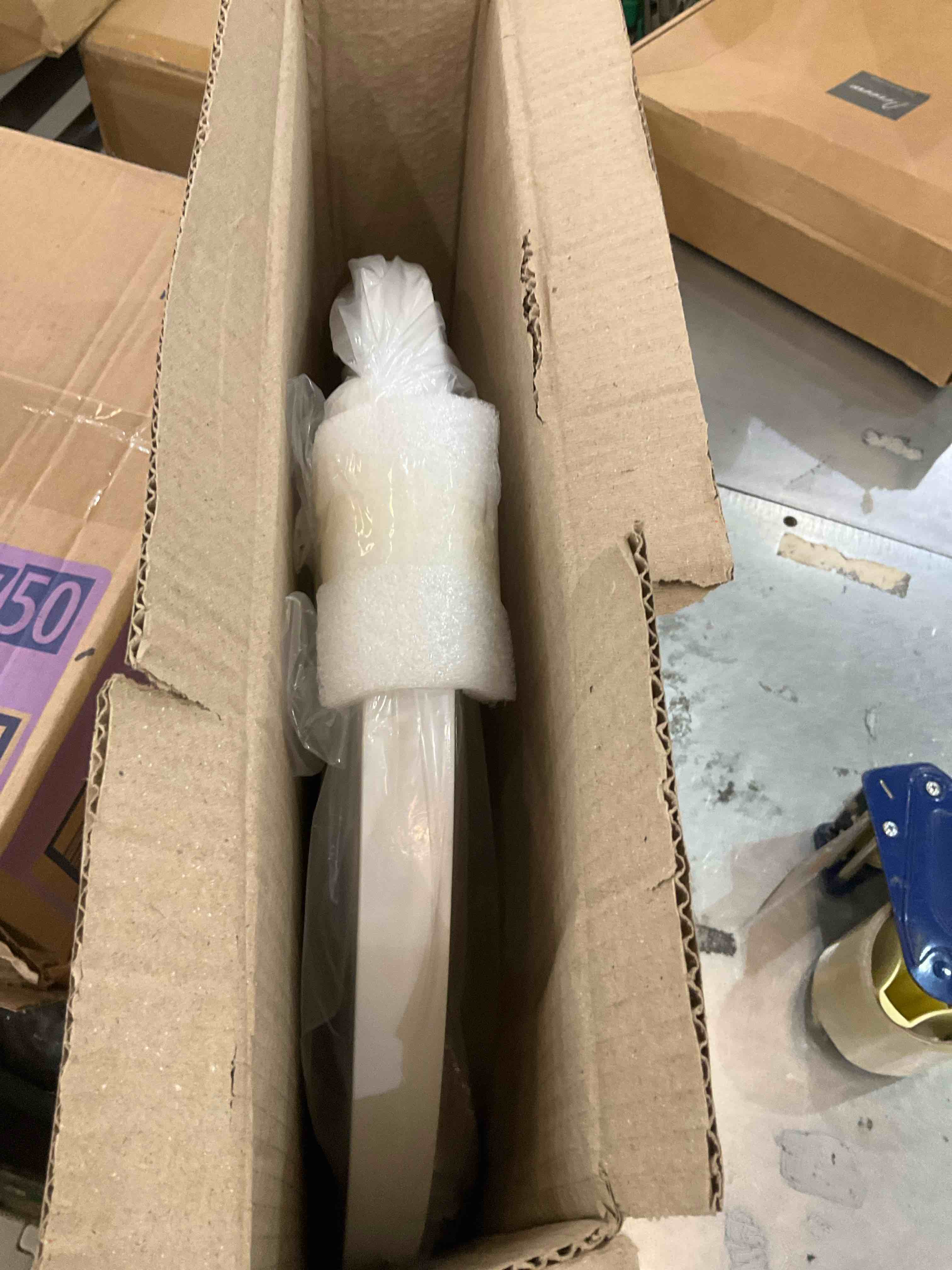 https://s3.amazonaws.com/lotting-images-prod/BargainHunt/EXS01246350_1710343526136.jpeg