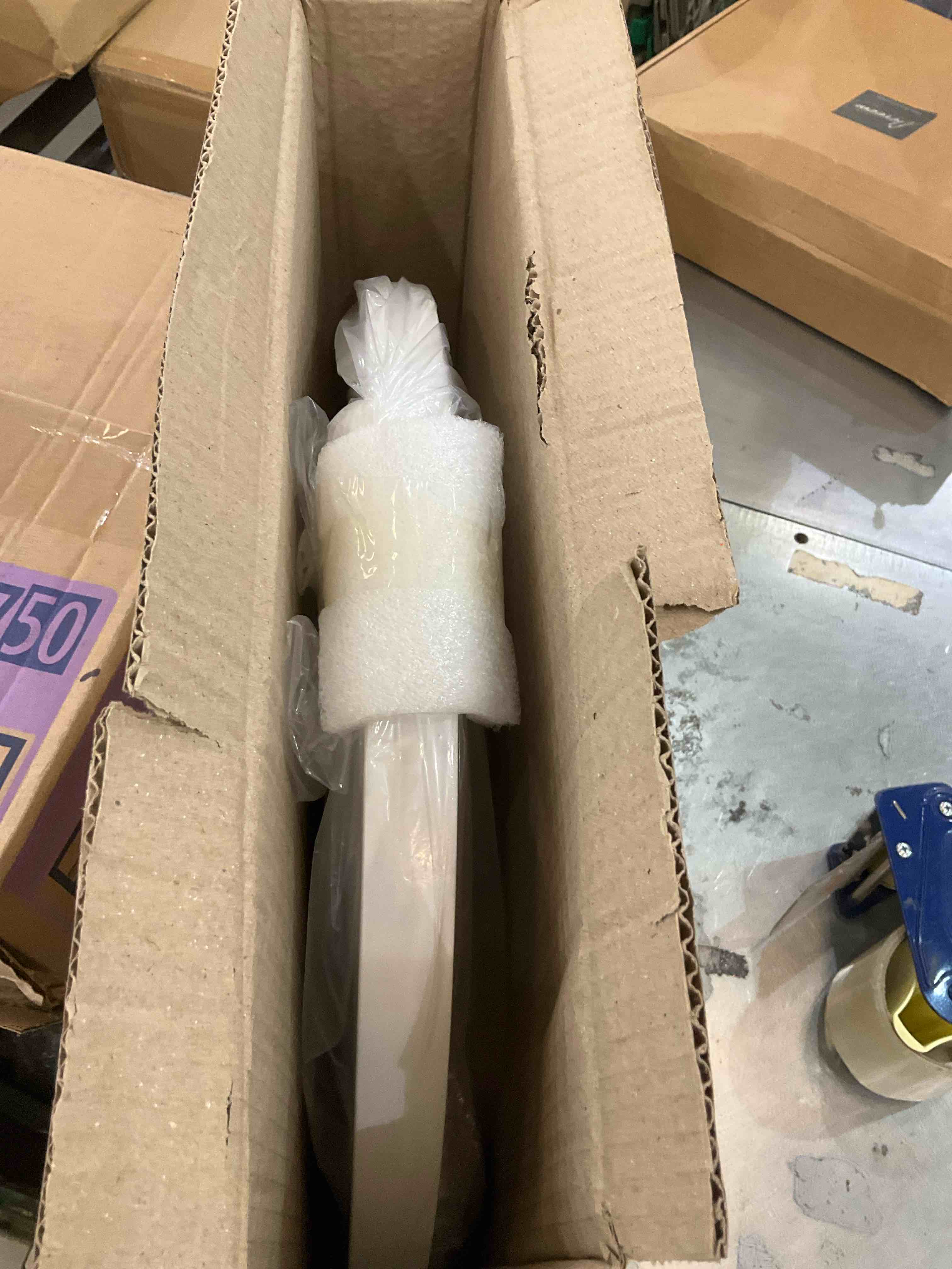 https://s3.amazonaws.com/lotting-images-prod/BargainHunt/EXS01246350_1710343527326.jpeg