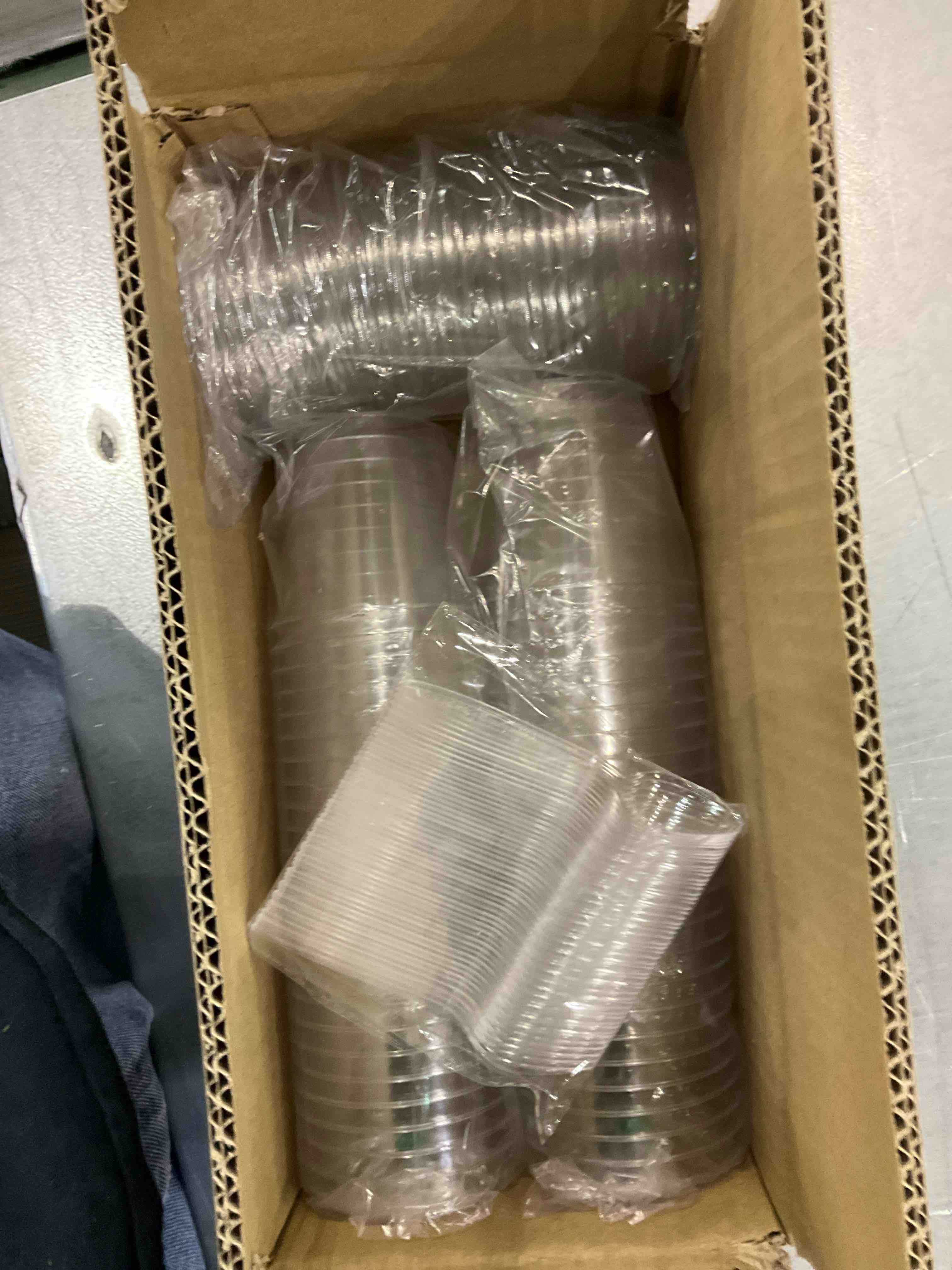 TOFLEN 50 Pack 6 oz Dessert Cups with Lids and Spoons, Cake Cups Round Party Serving Cups for Parfait, Appetizers, Cocktails, Dessert Shooters & Dessert Shot Glasses