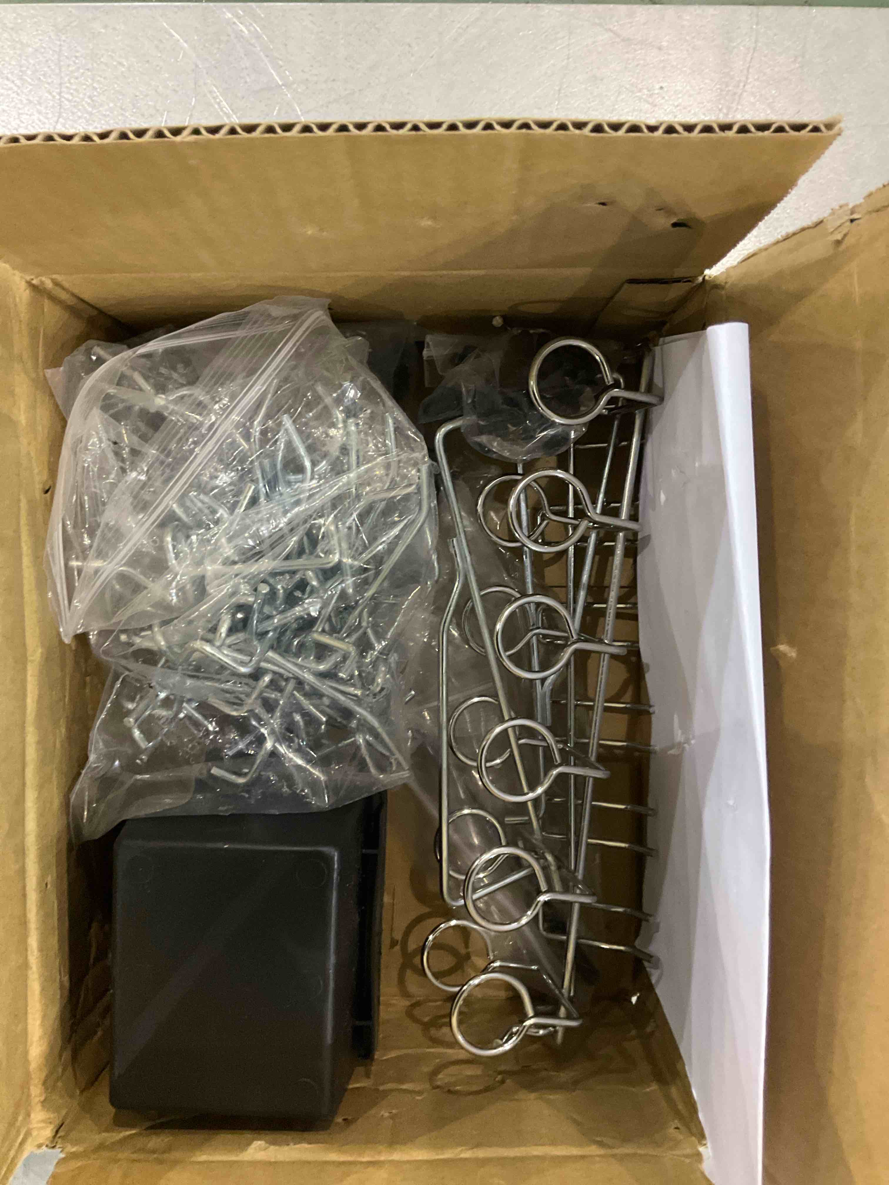 https://s3.amazonaws.com/lotting-images-prod/BargainHunt/EXS01246868_1710505924365.jpeg