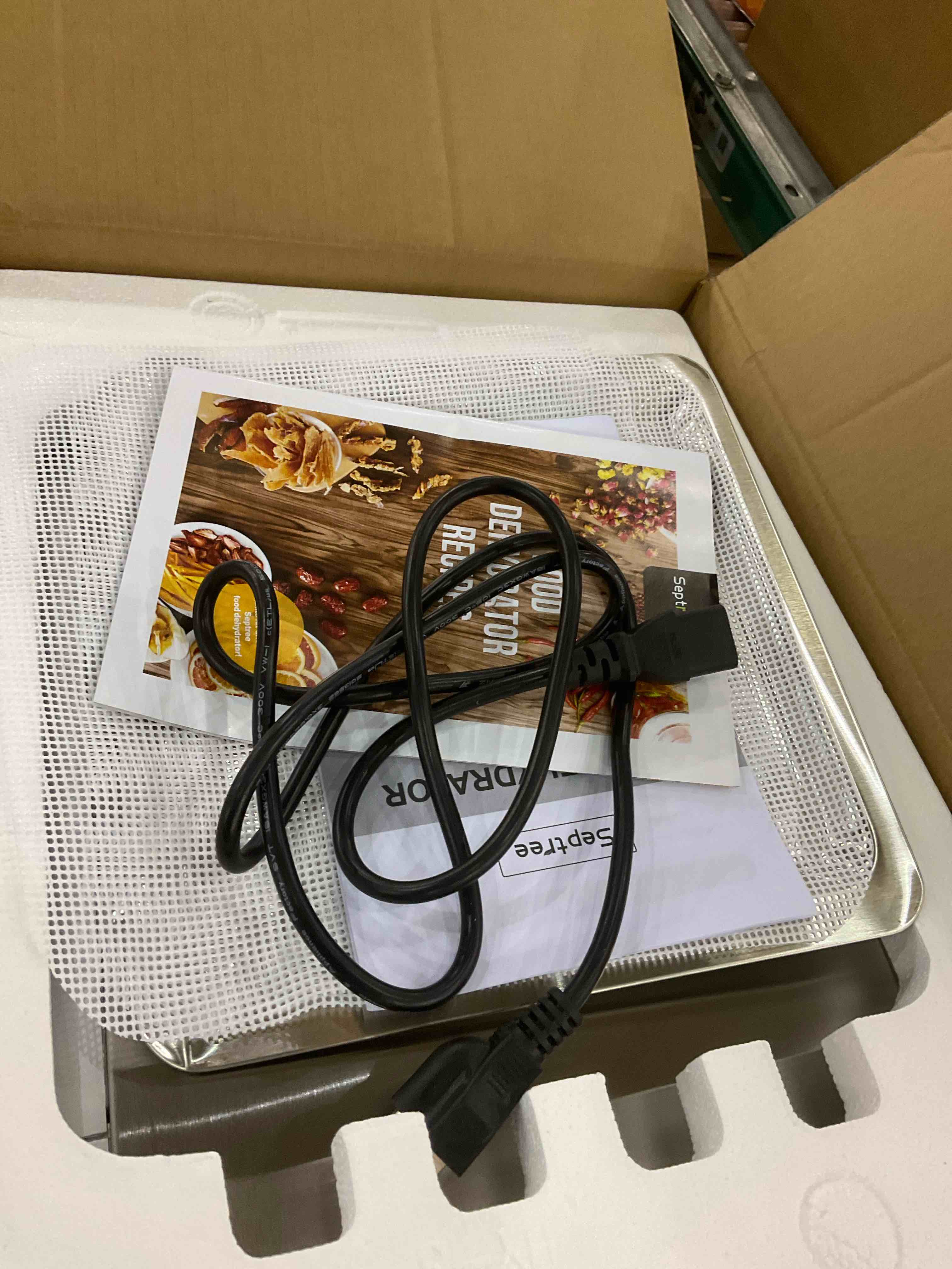 https://s3.amazonaws.com/lotting-images-prod/BargainHunt/EXS01247064_1713275199742.jpeg