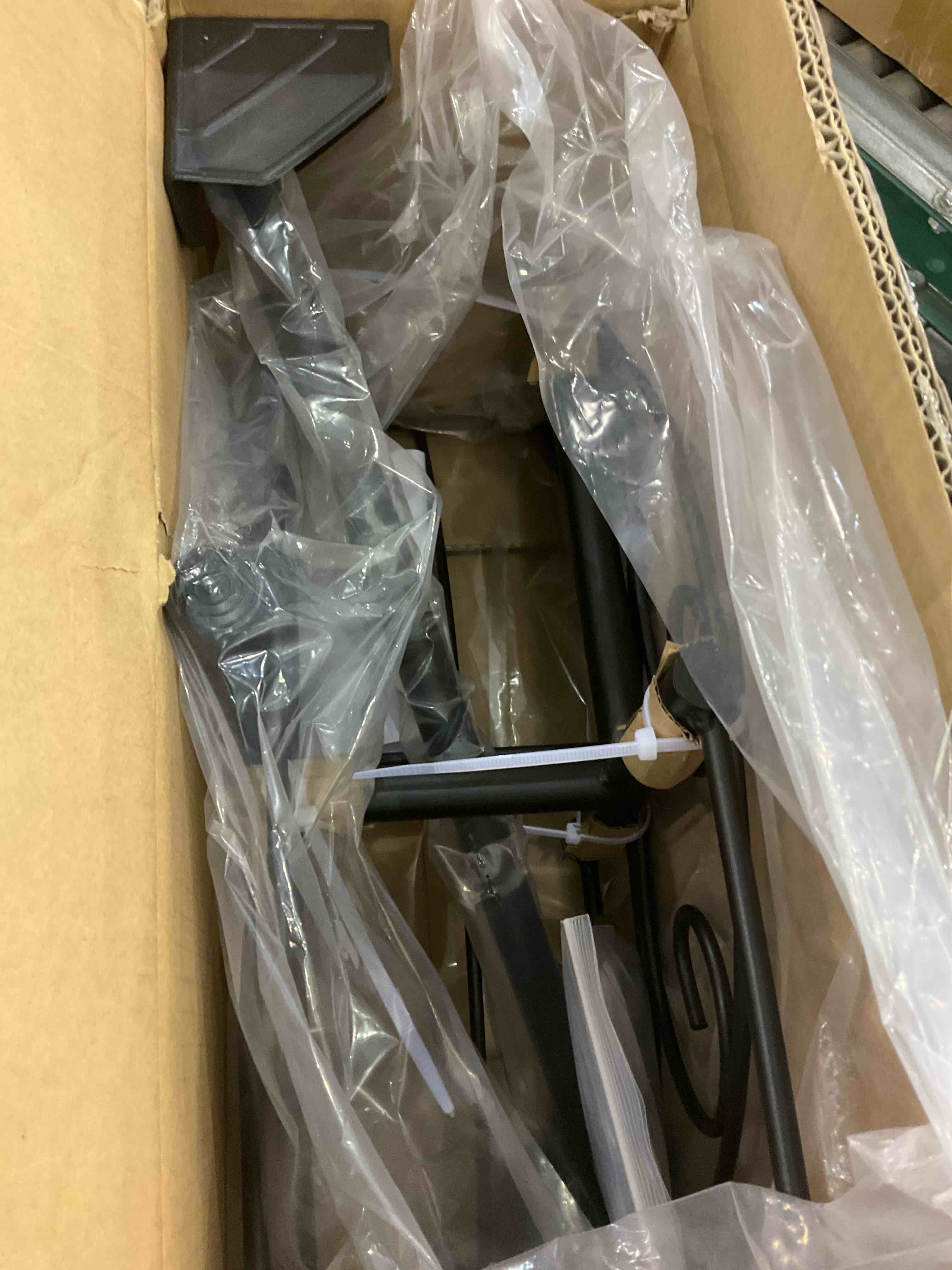 https://s3.amazonaws.com/lotting-images-prod/BargainHunt/EXS01247206_1713357804511.jpeg