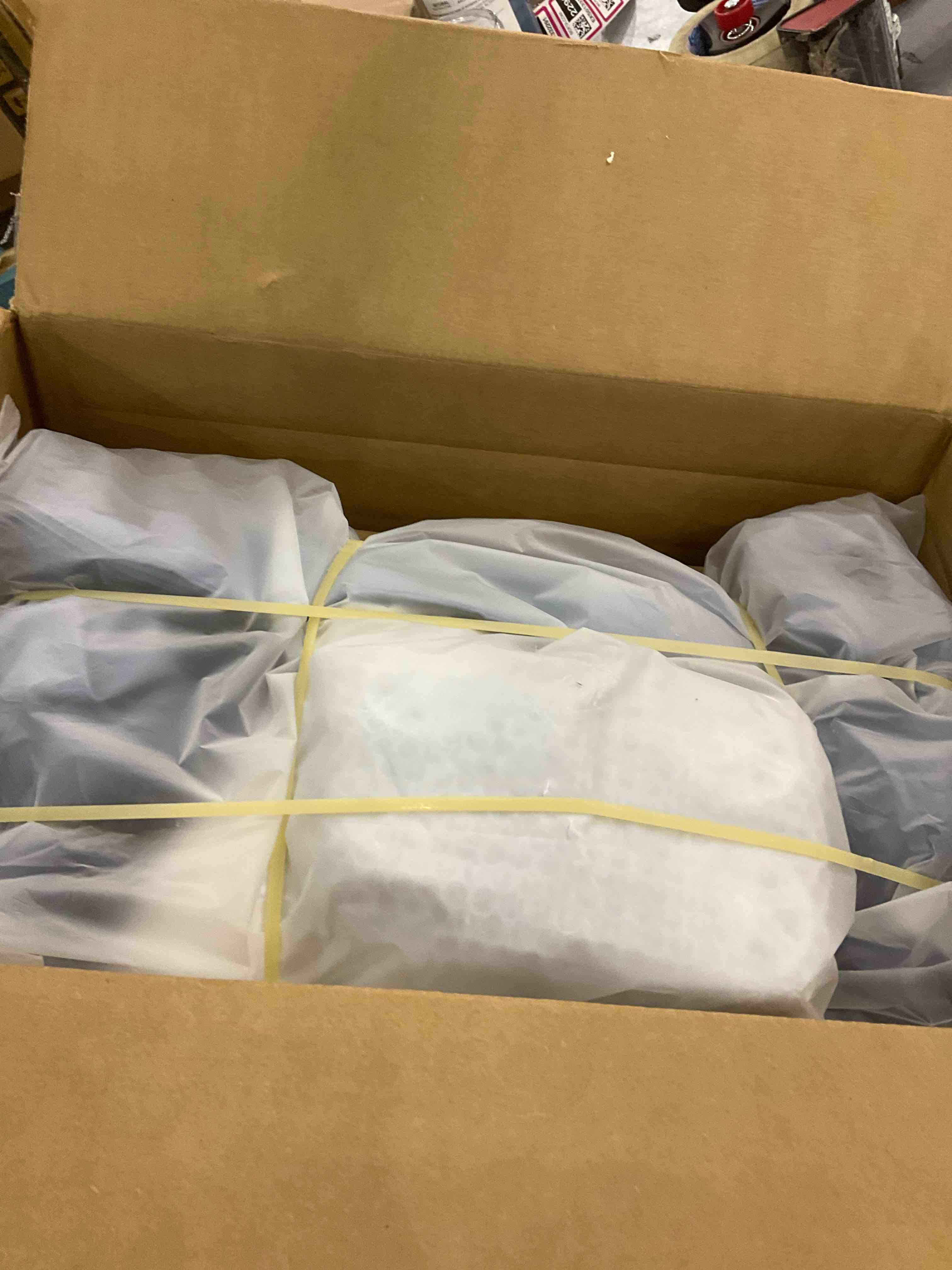 https://s3.amazonaws.com/lotting-images-prod/BargainHunt/EXS01247238_1713362971306.jpeg