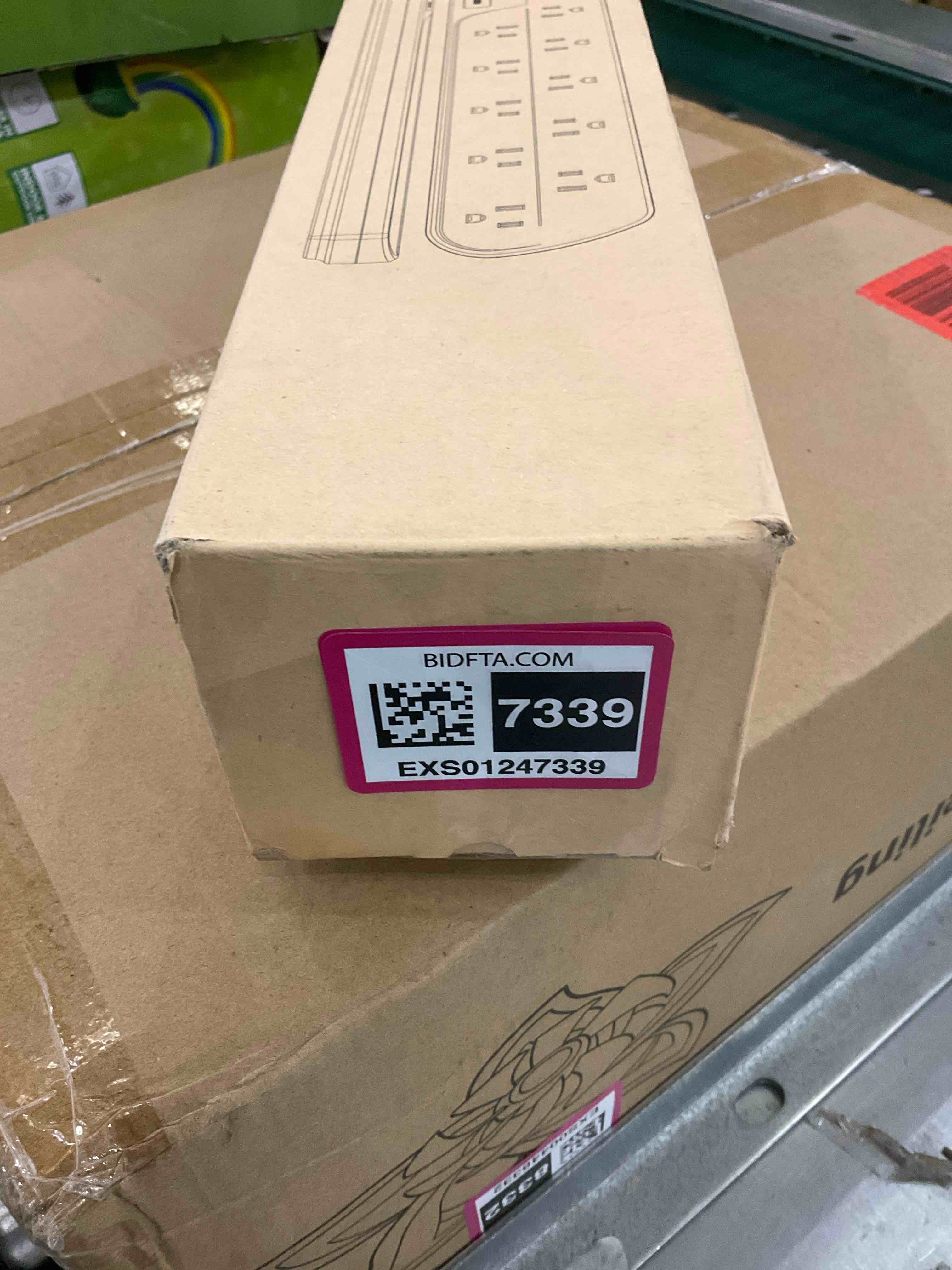 https://s3.amazonaws.com/lotting-images-prod/BargainHunt/EXS01247339_1713376135525.jpeg