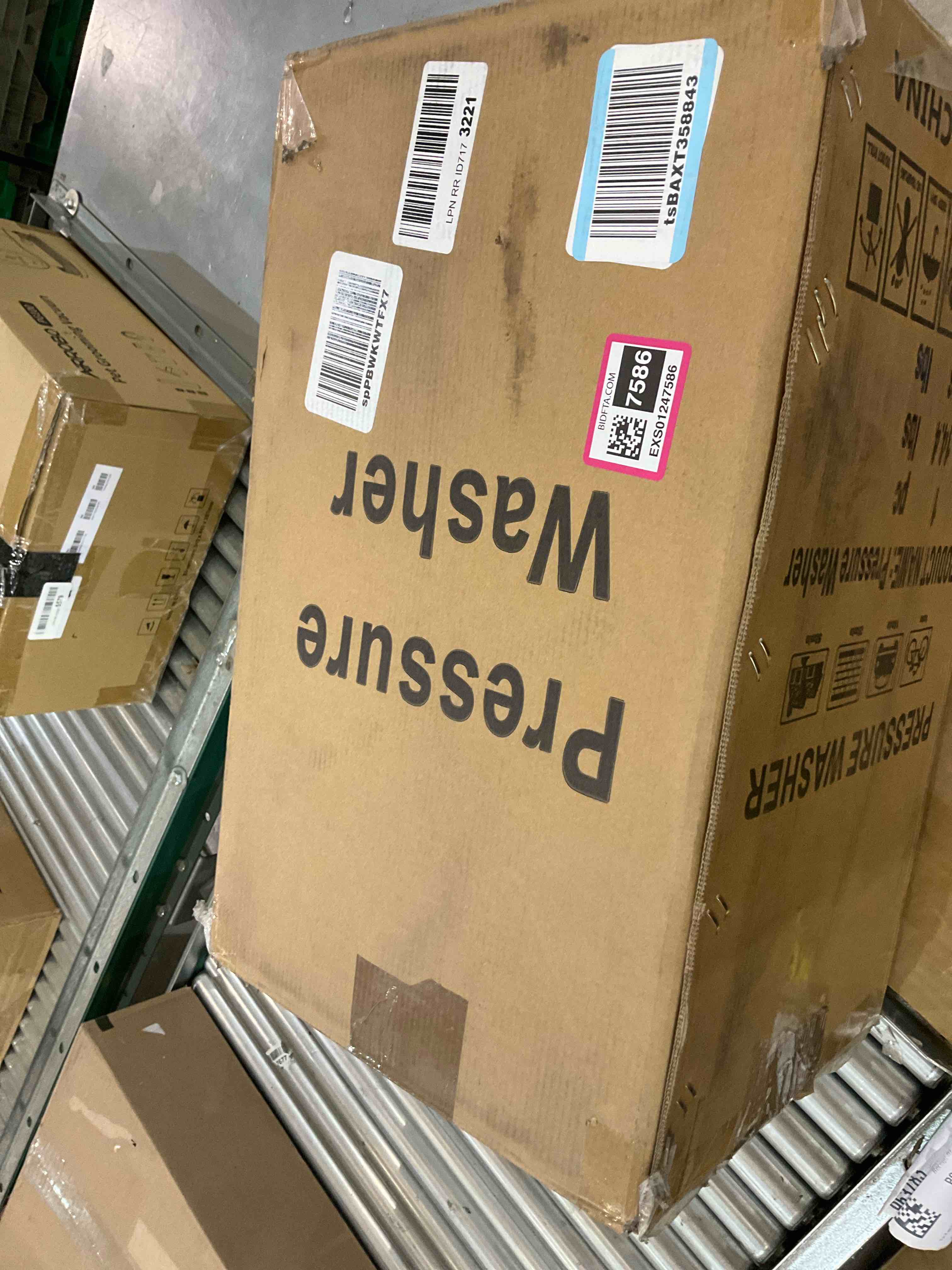https://s3.amazonaws.com/lotting-images-prod/BargainHunt/EXS01247586_1709581284268.jpeg