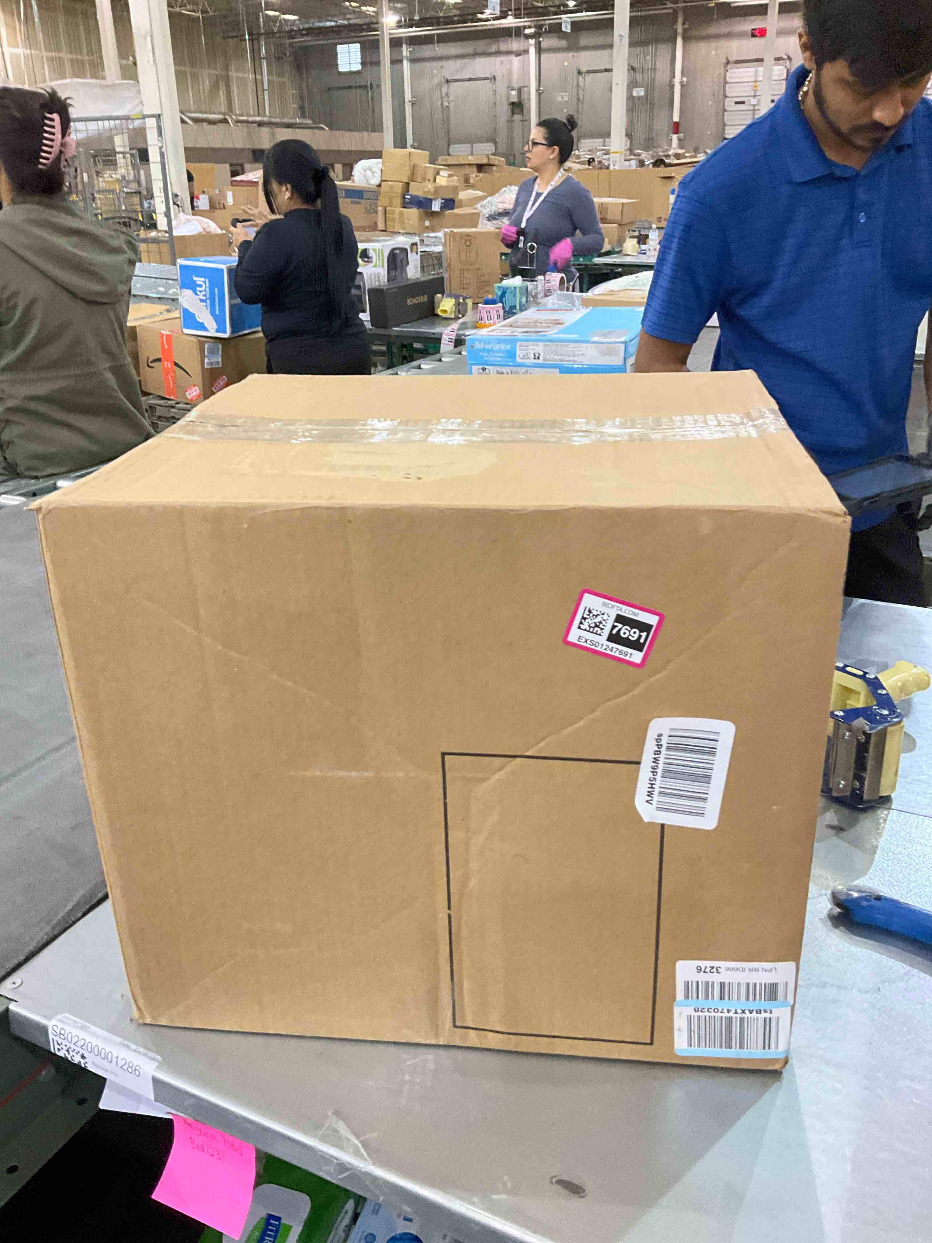 https://s3.amazonaws.com/lotting-images-prod/BargainHunt/EXS01247691_1709826930471.jpeg