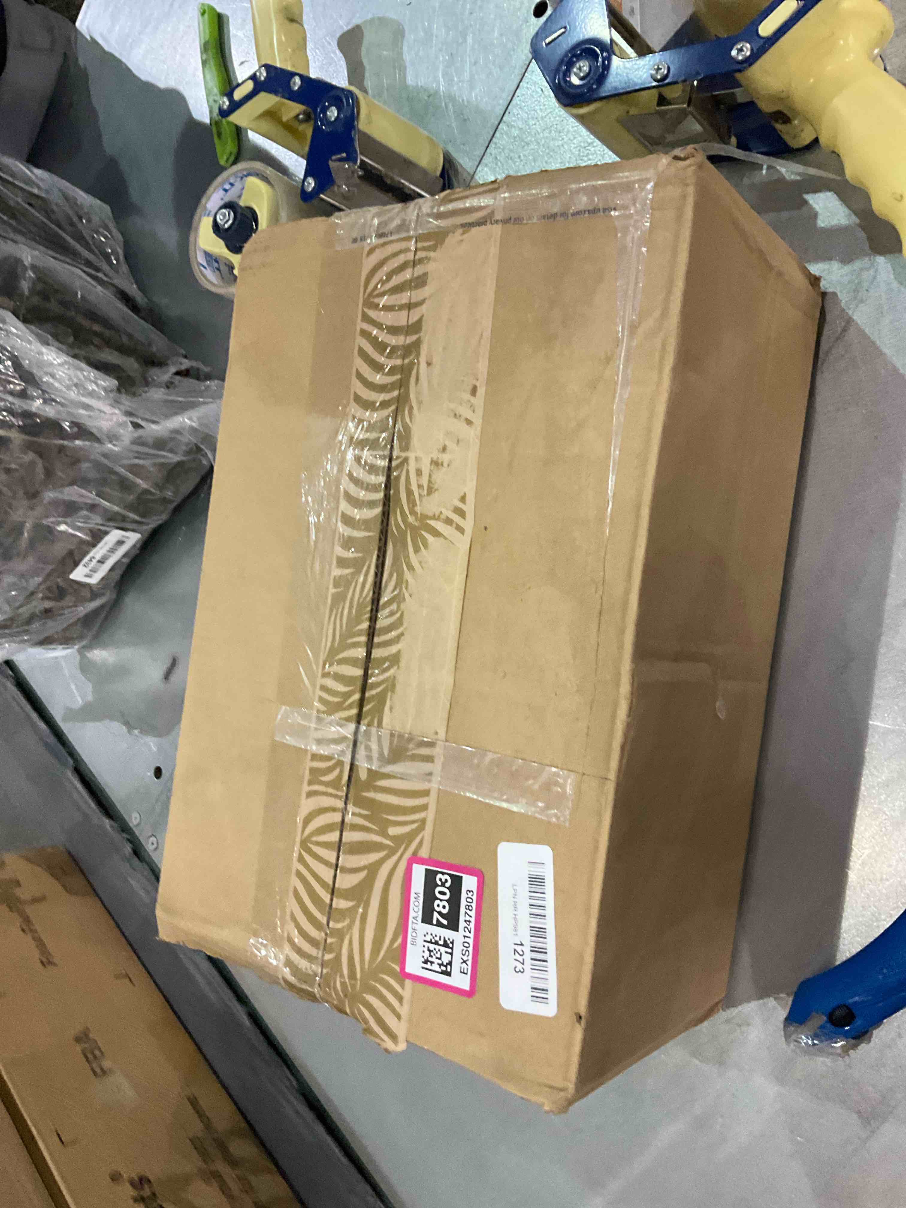 https://s3.amazonaws.com/lotting-images-prod/BargainHunt/EXS01247803_1709908477210.jpeg