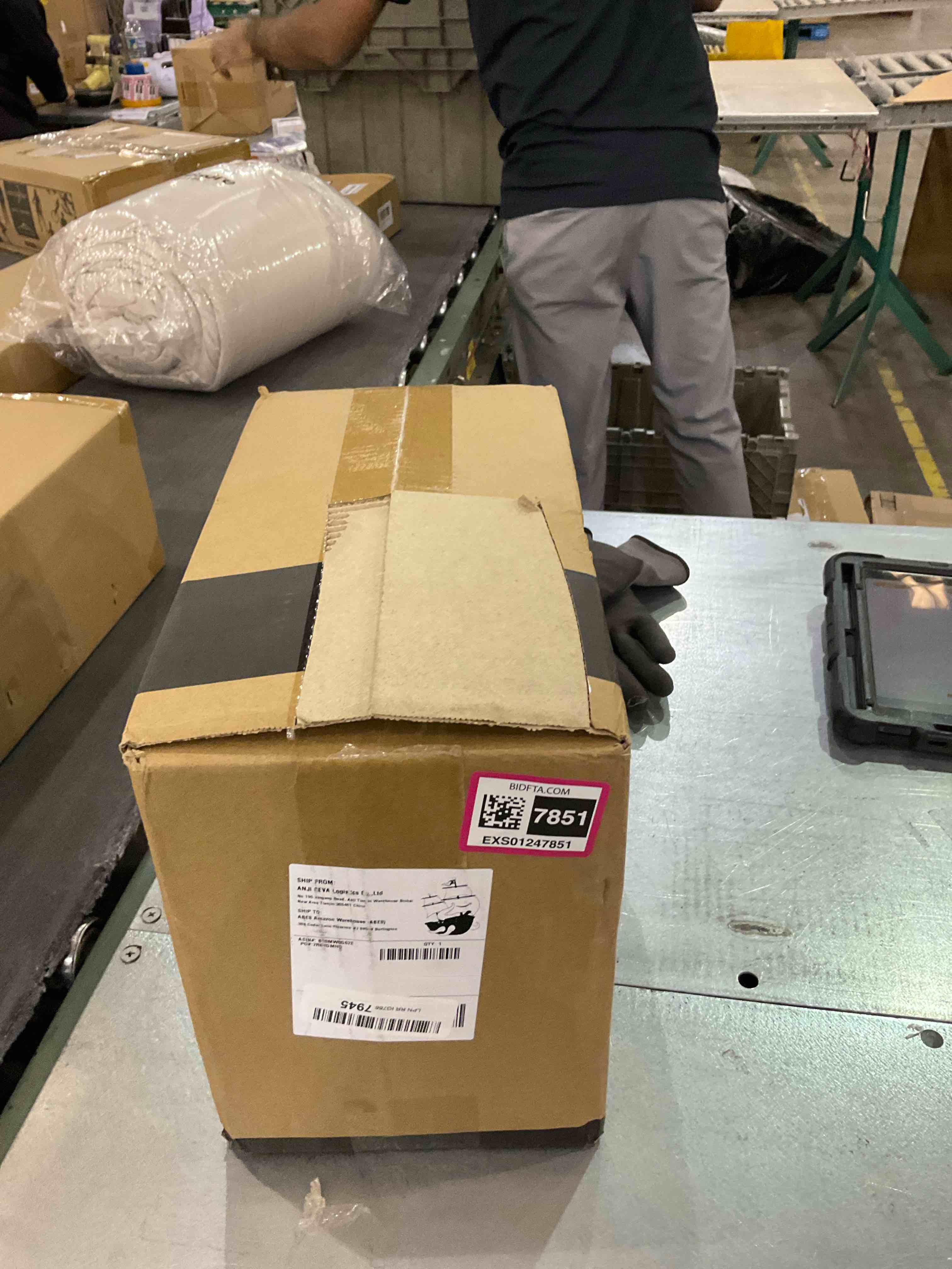 https://s3.amazonaws.com/lotting-images-prod/BargainHunt/EXS01247851_1709915392761.jpeg