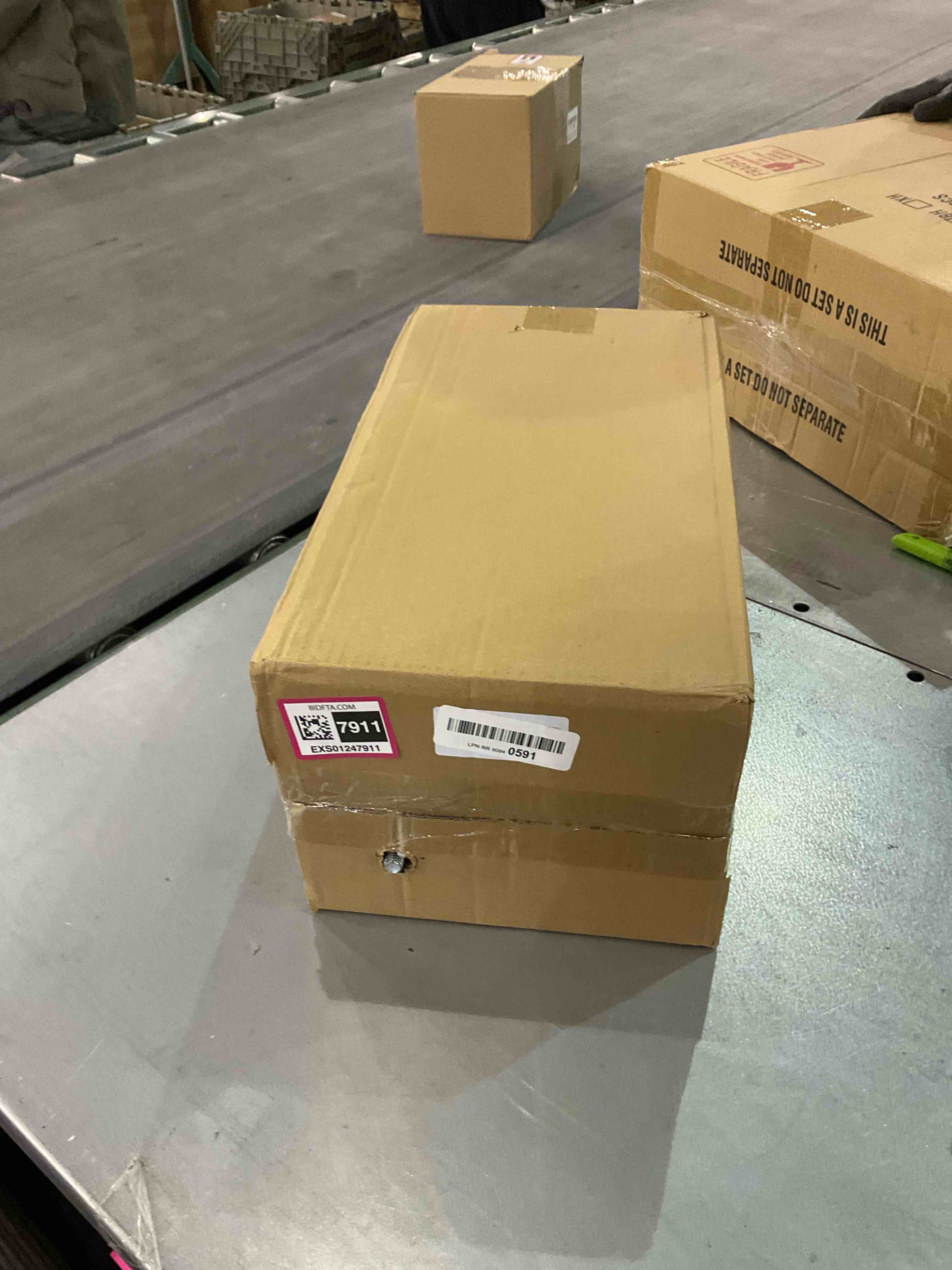 https://s3.amazonaws.com/lotting-images-prod/BargainHunt/EXS01247911_1710155673184.jpeg