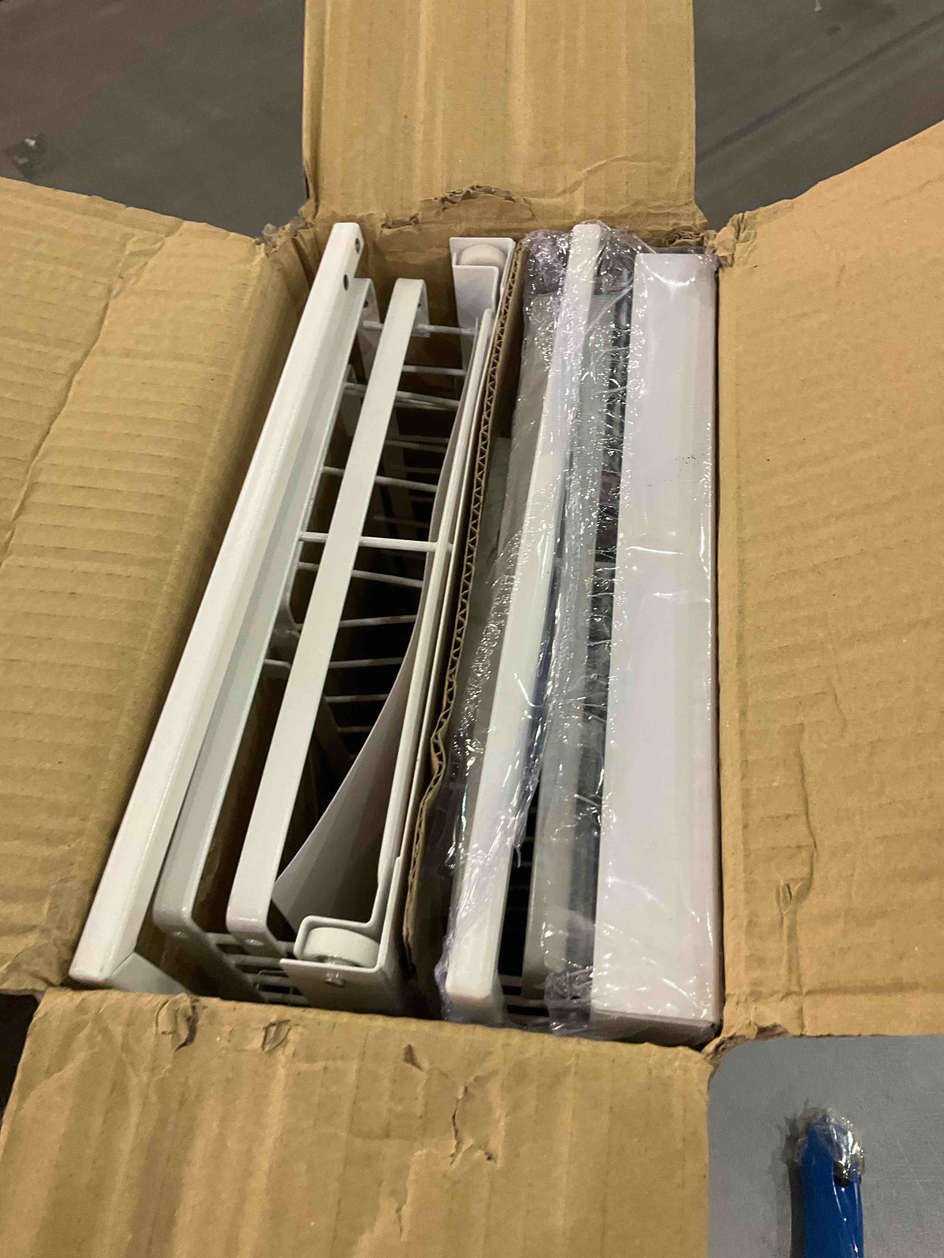 https://s3.amazonaws.com/lotting-images-prod/BargainHunt/EXS01247932_1710157571519.jpeg