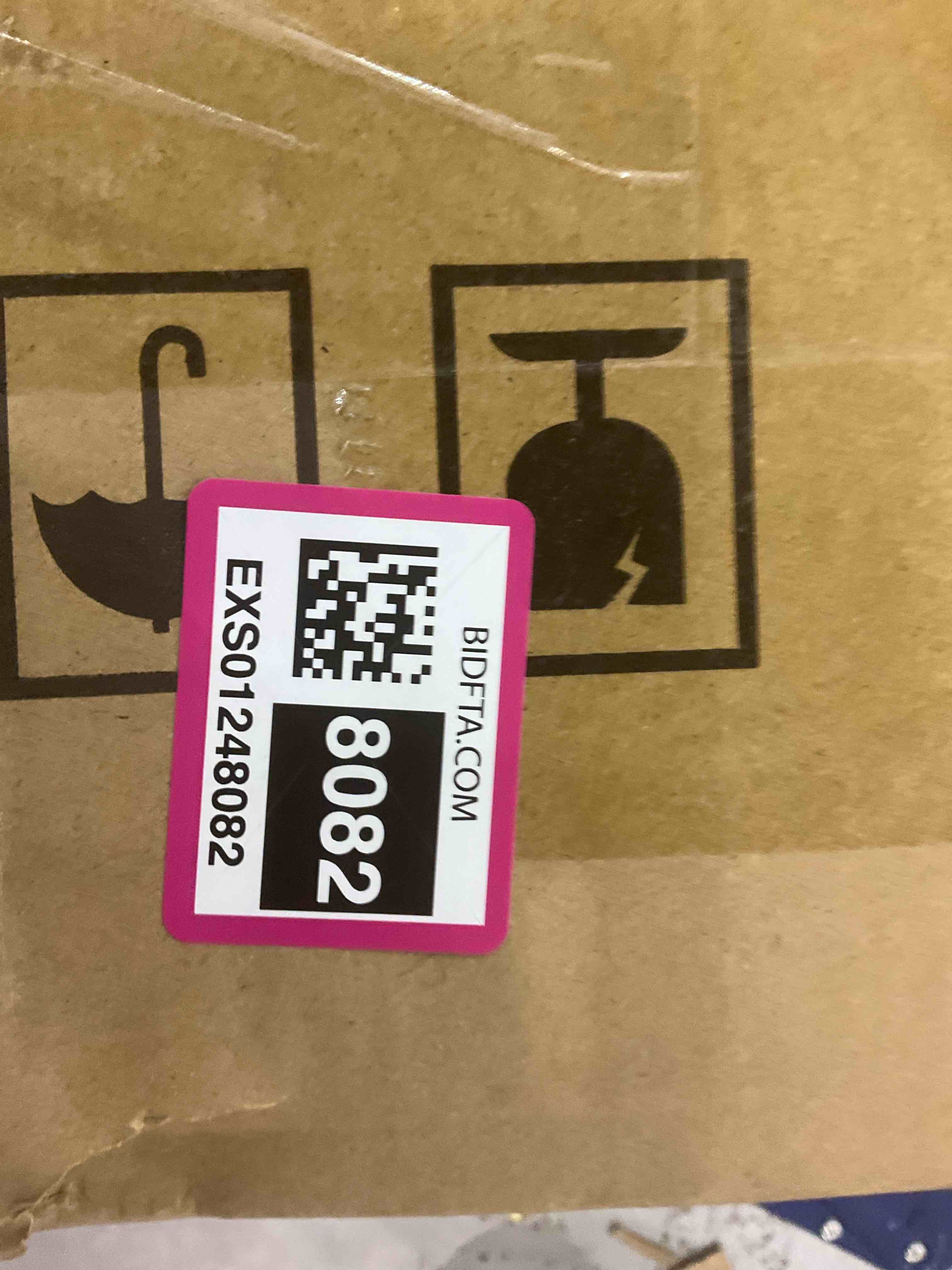 https://s3.amazonaws.com/lotting-images-prod/BargainHunt/EXS01248082_1709728438115.jpeg