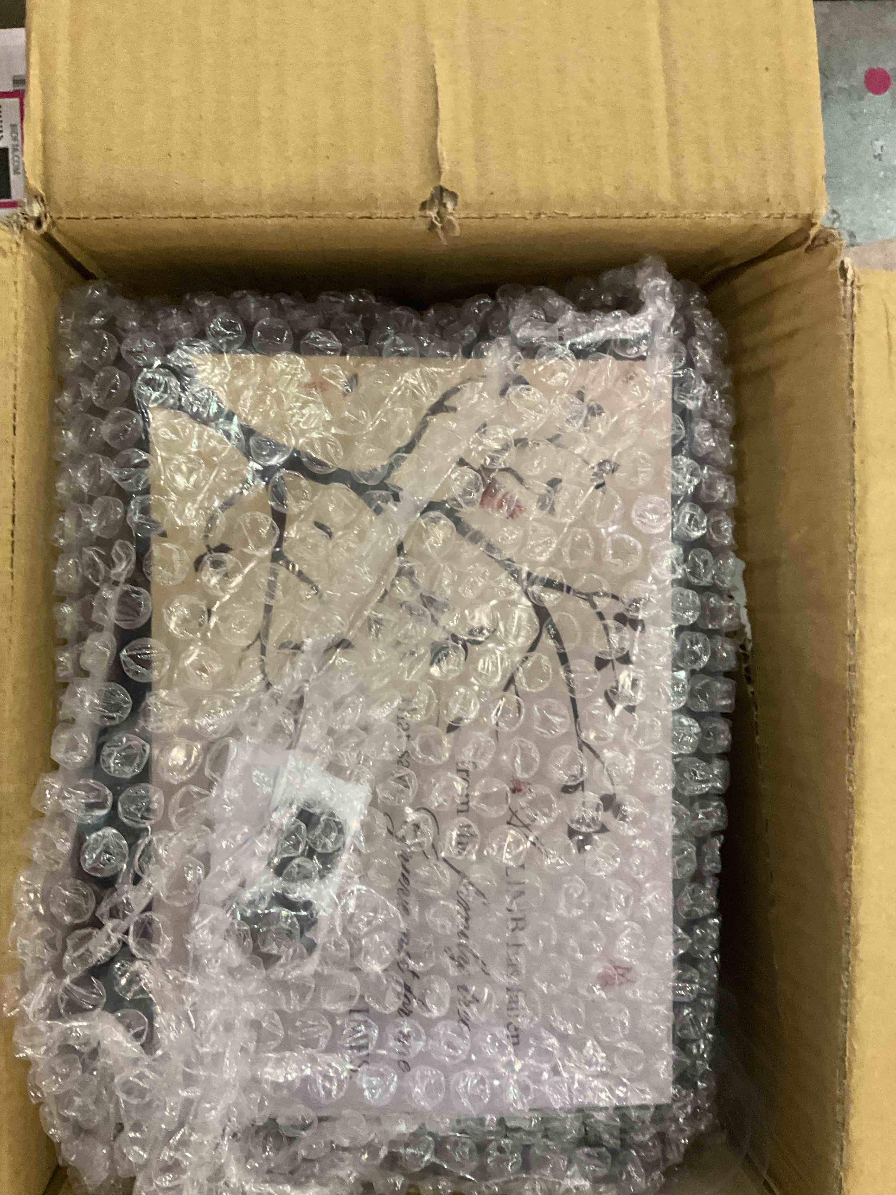 https://s3.amazonaws.com/lotting-images-prod/BargainHunt/EXS01248118_1709731064996.jpeg
