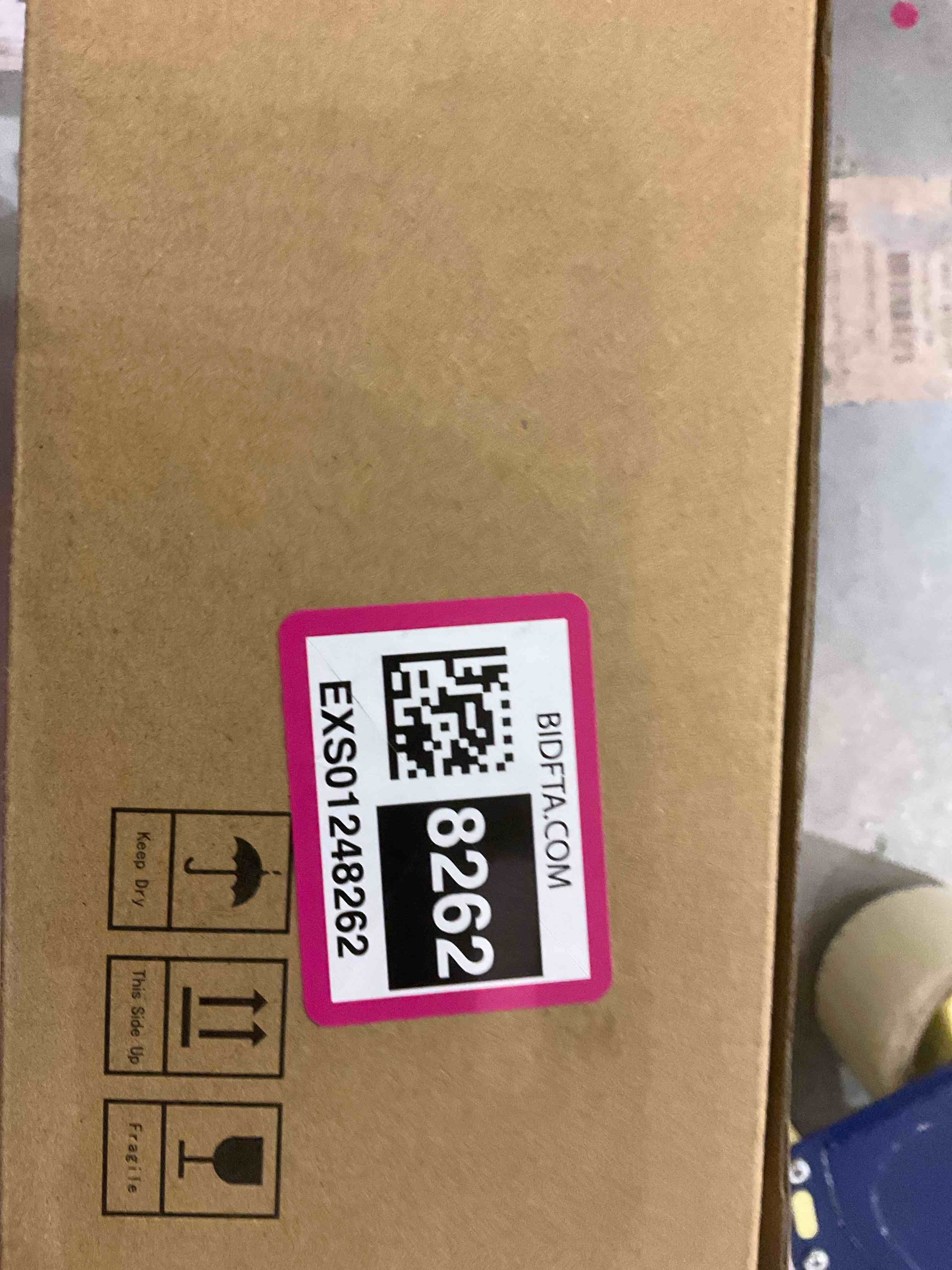 https://s3.amazonaws.com/lotting-images-prod/BargainHunt/EXS01248262_1709748506941.jpeg