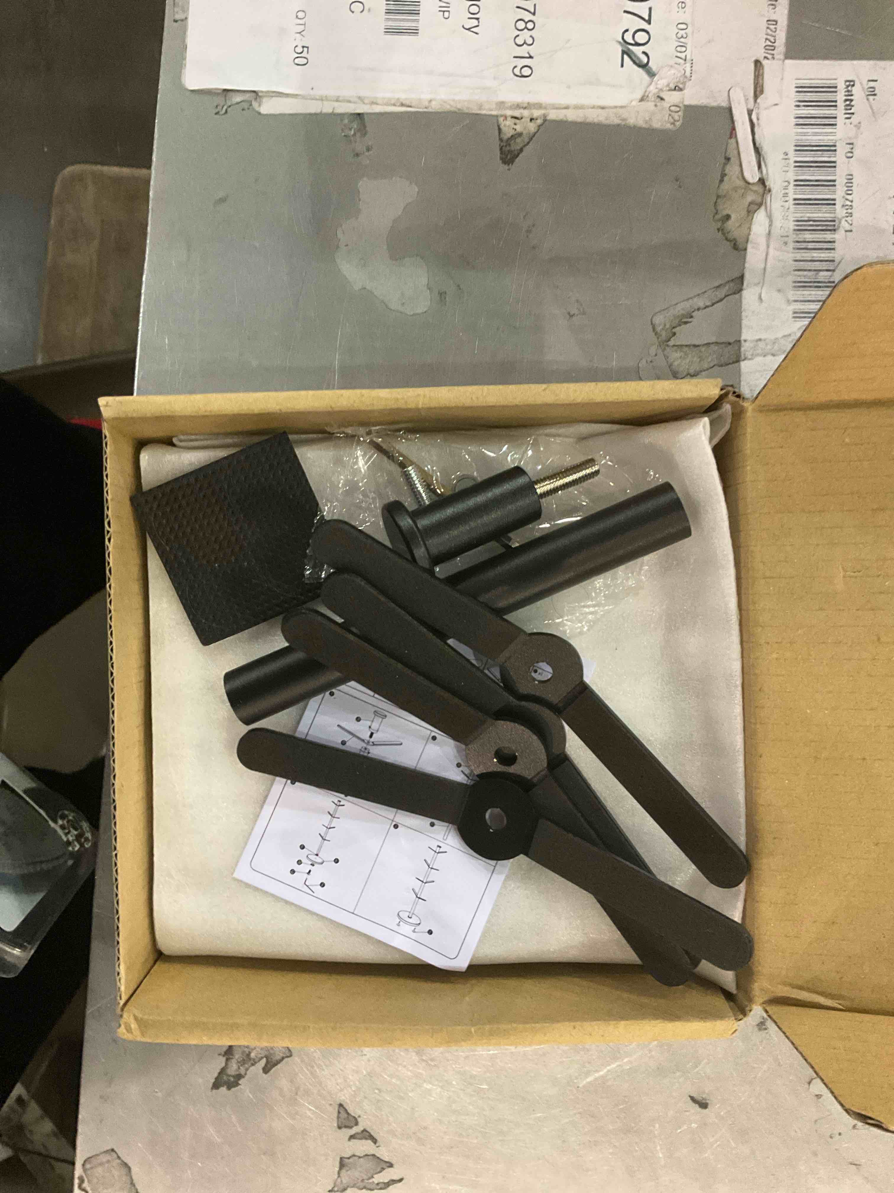 https://s3.amazonaws.com/lotting-images-prod/BargainHunt/EXS01248397_1709904306498.jpeg