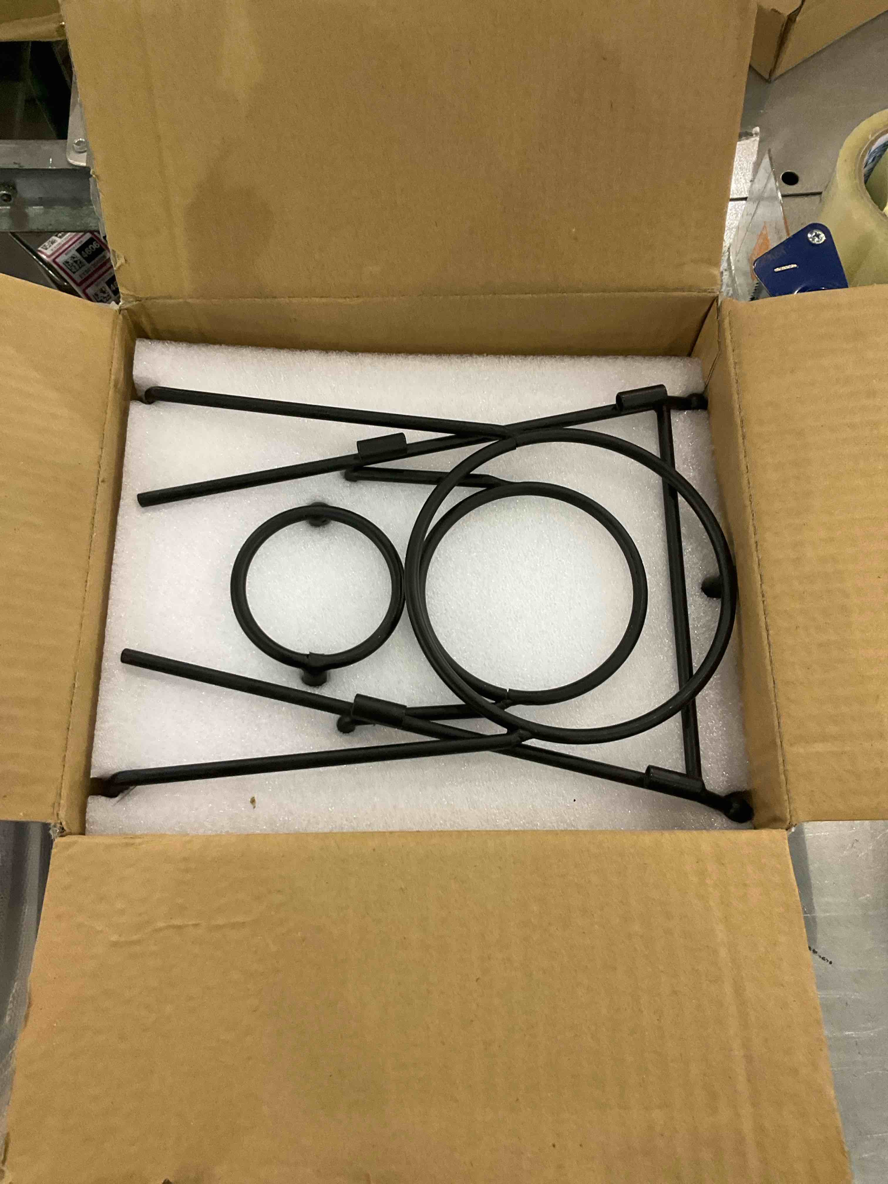 https://s3.amazonaws.com/lotting-images-prod/BargainHunt/EXS01248581_1709664593112.jpeg