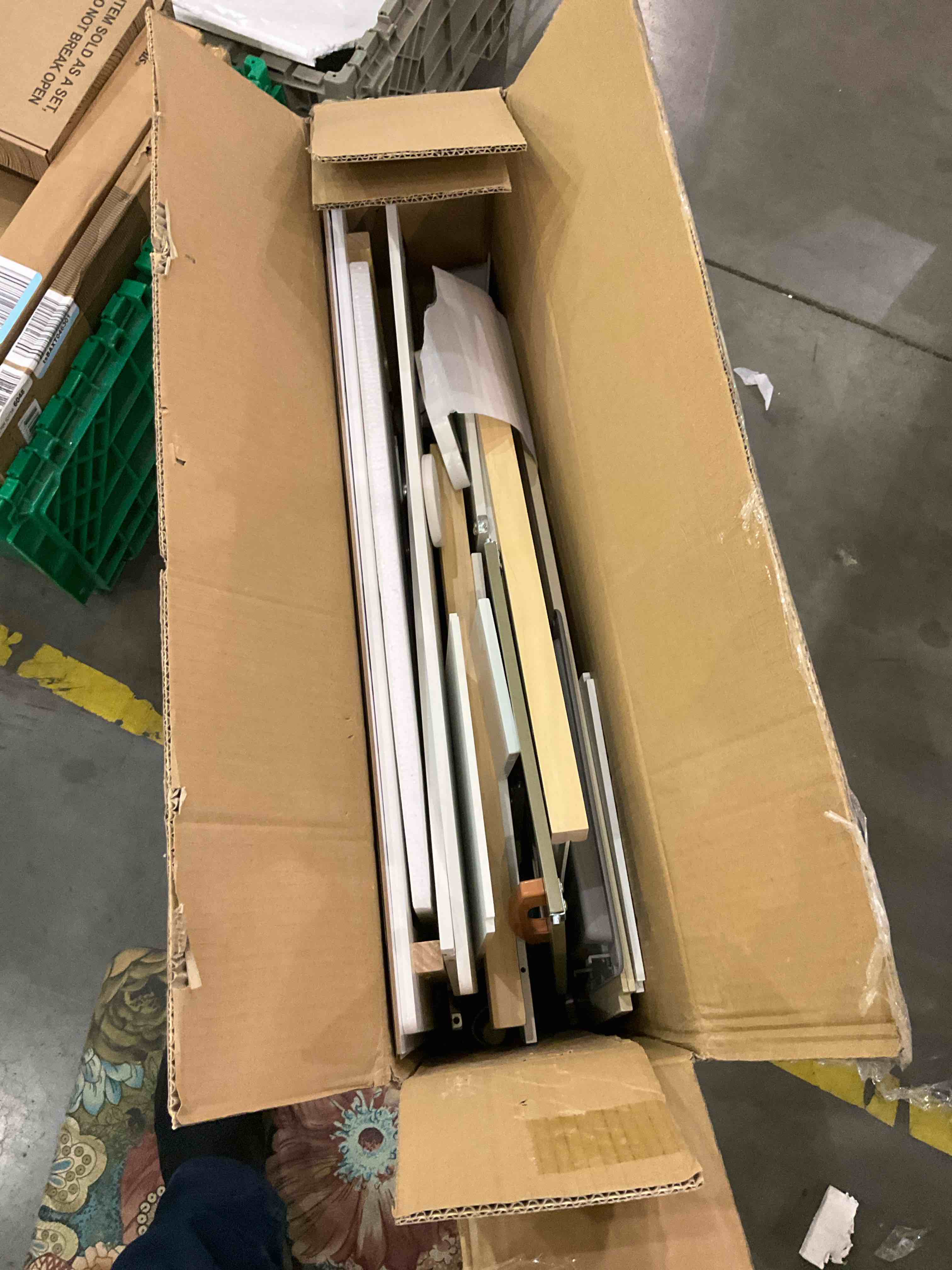 https://s3.amazonaws.com/lotting-images-prod/BargainHunt/EXS01248676_1709742513344.jpeg