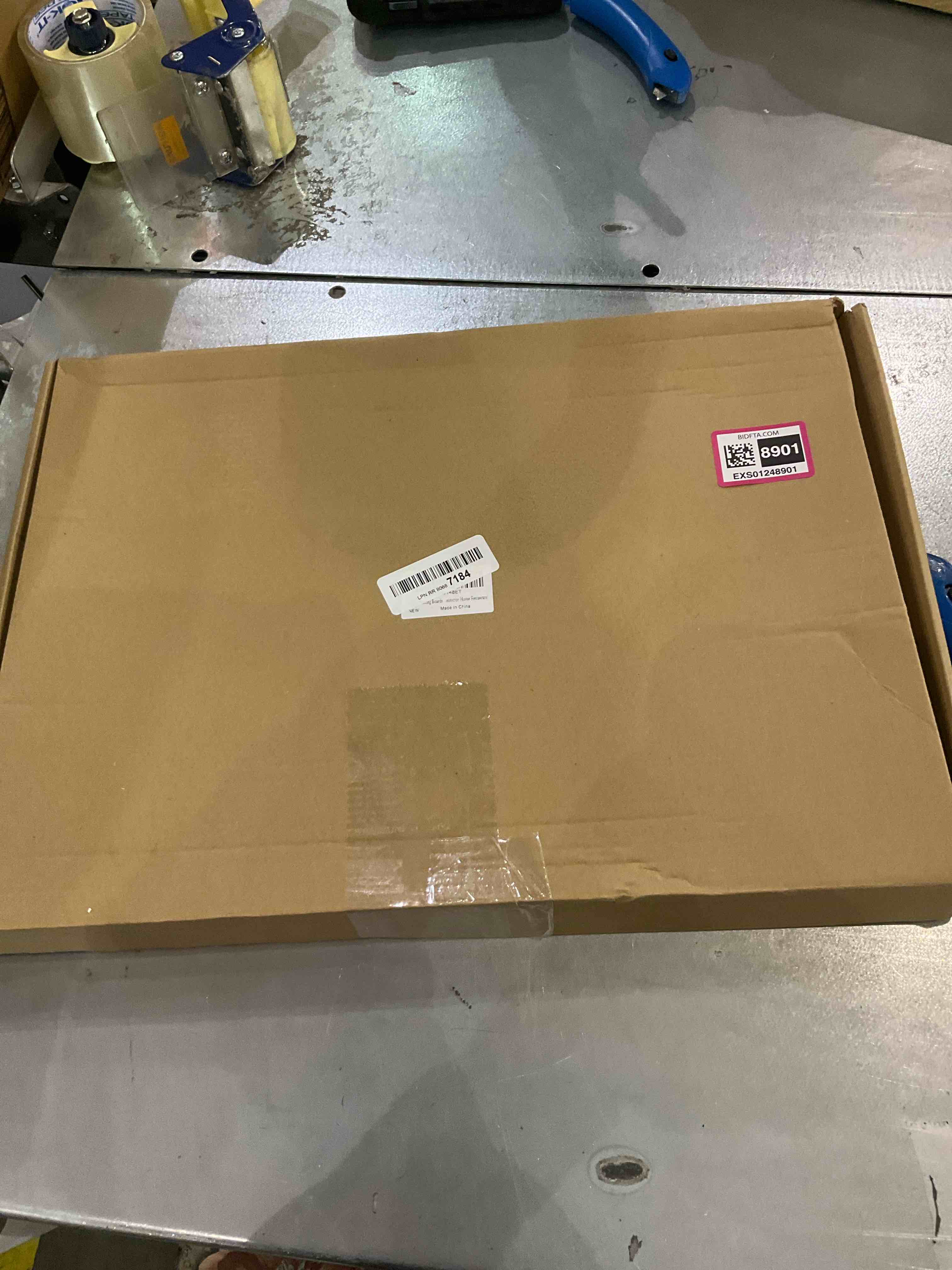 https://s3.amazonaws.com/lotting-images-prod/BargainHunt/EXS01248901_1709914075431.jpeg