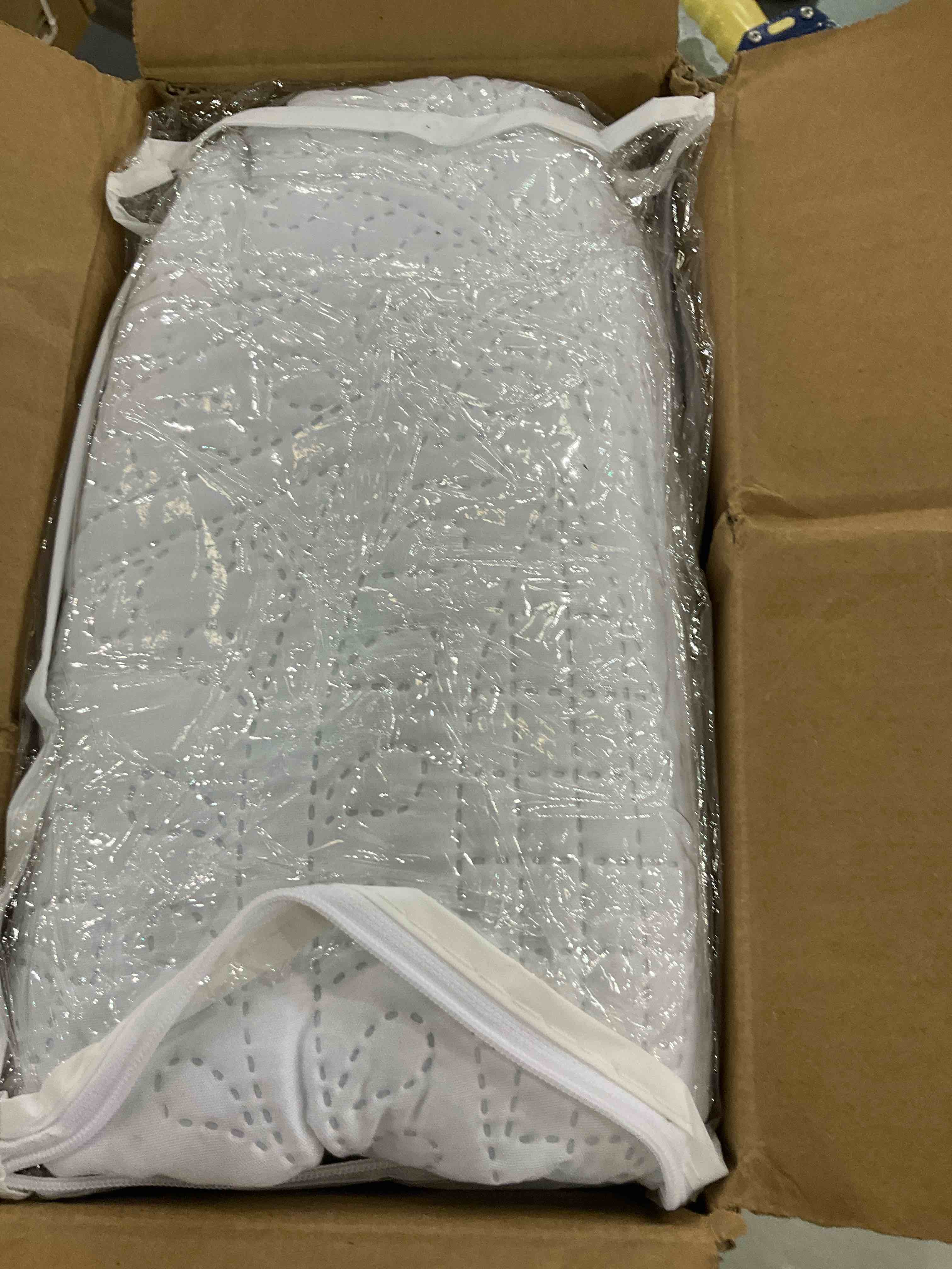 https://s3.amazonaws.com/lotting-images-prod/BargainHunt/EXS01248924_1709919693408.jpeg