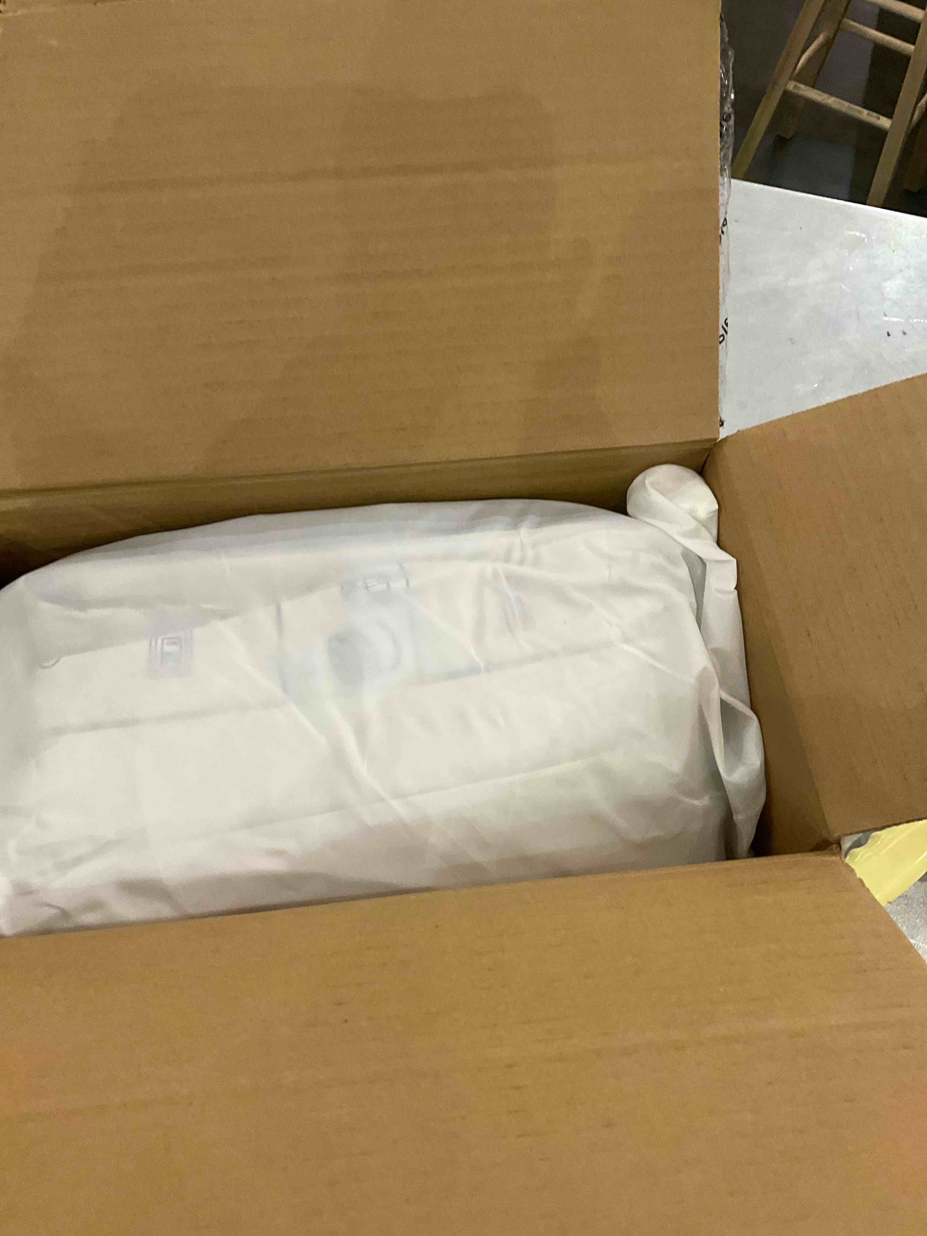 https://s3.amazonaws.com/lotting-images-prod/BargainHunt/EXS01248978_1709926994194.jpeg
