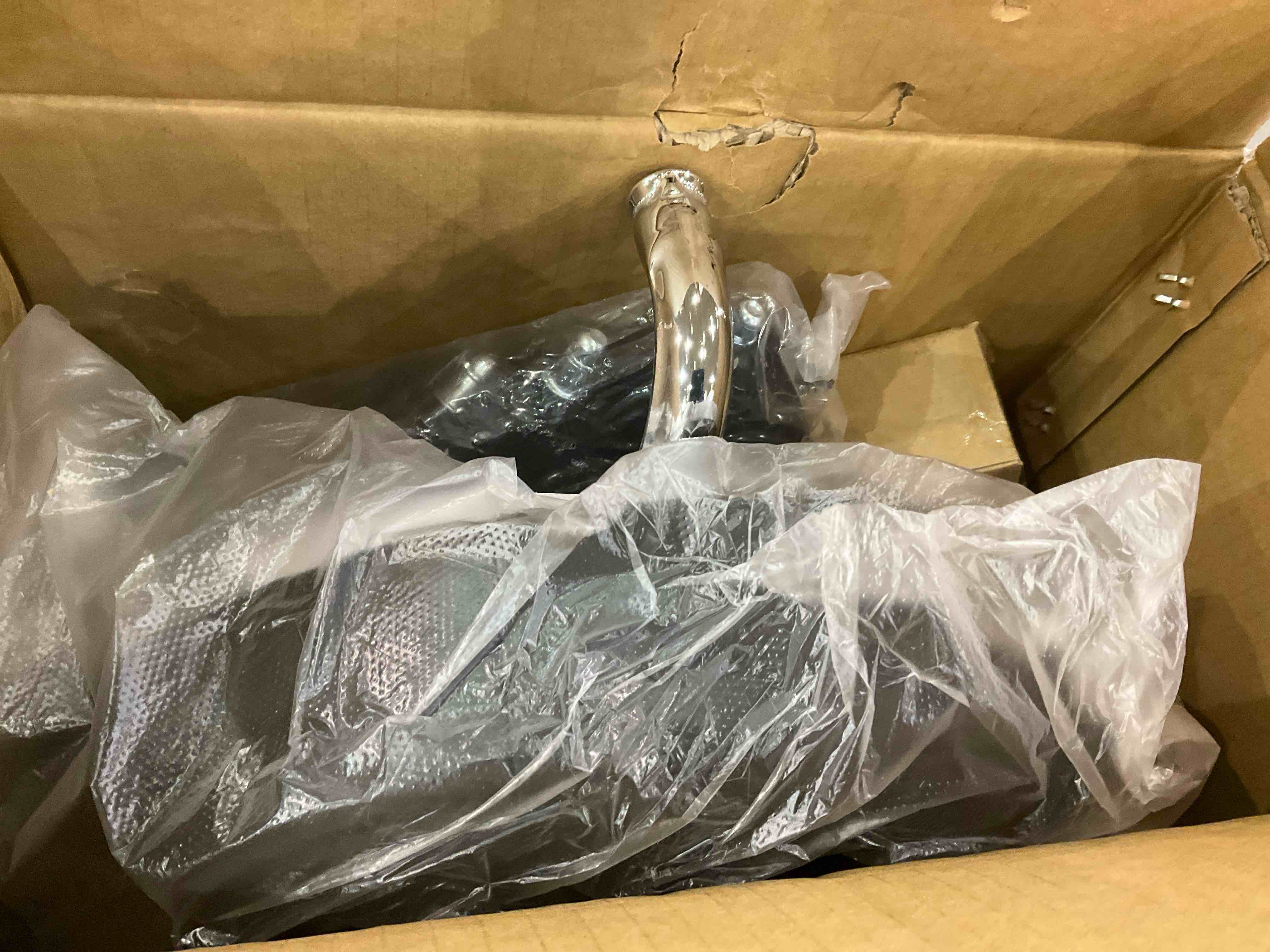 https://s3.amazonaws.com/lotting-images-prod/BargainHunt/EXS01249098_1710333358996.jpeg
