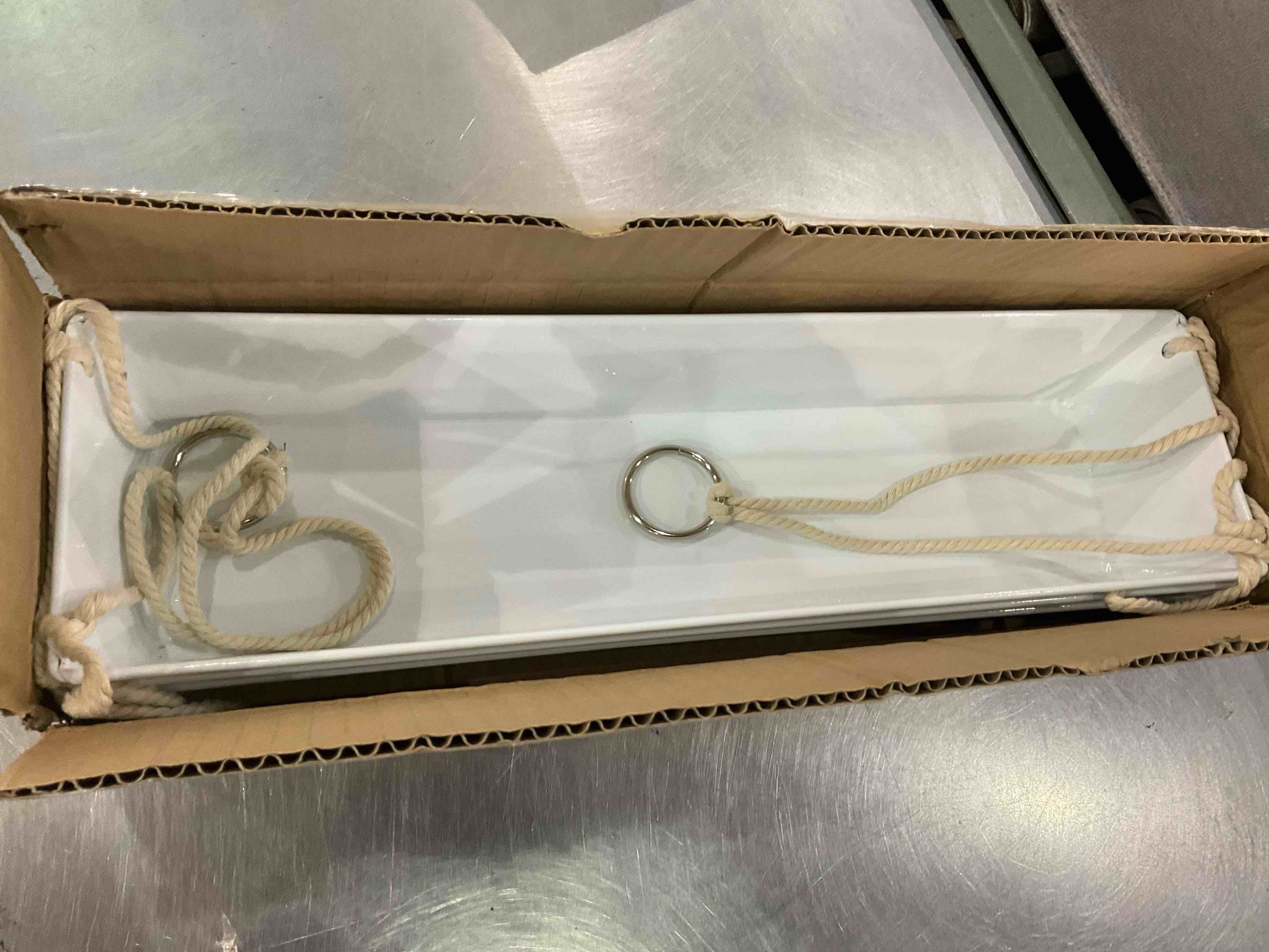 https://s3.amazonaws.com/lotting-images-prod/BargainHunt/EXS01249231_1710417166092.jpeg