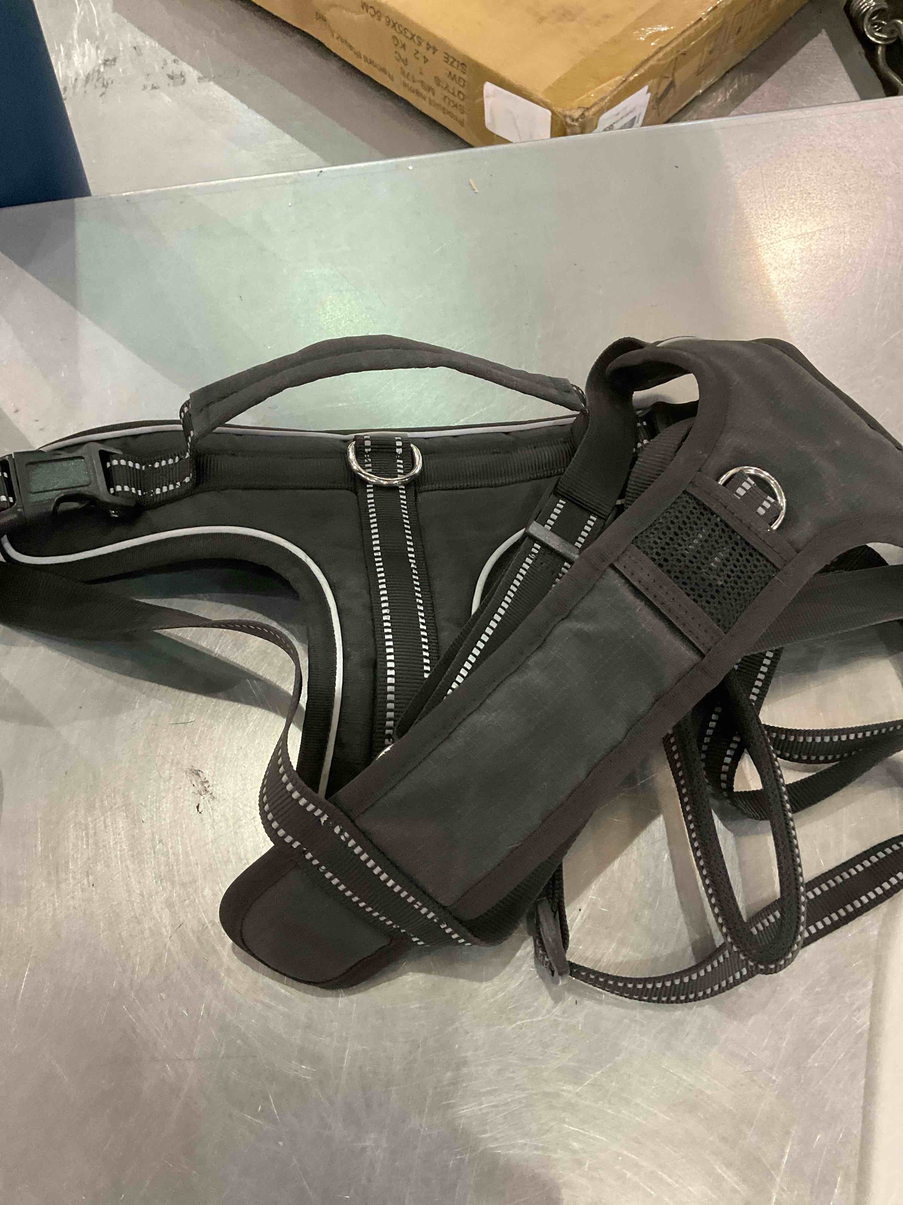 https://s3.amazonaws.com/lotting-images-prod/BargainHunt/EXS01249247_1710419706627.jpeg