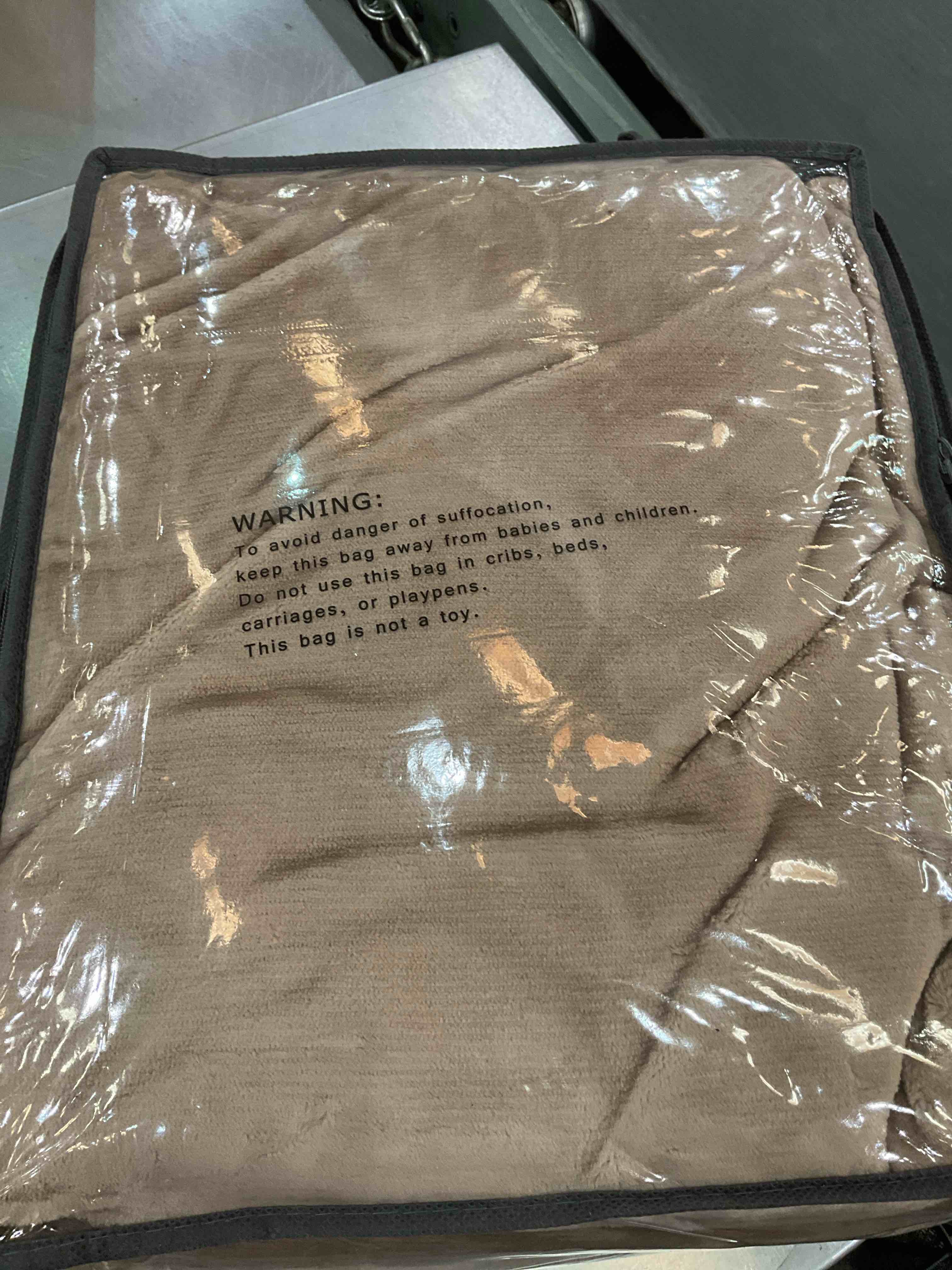 https://s3.amazonaws.com/lotting-images-prod/BargainHunt/EXS01249313_1710437171125.jpeg