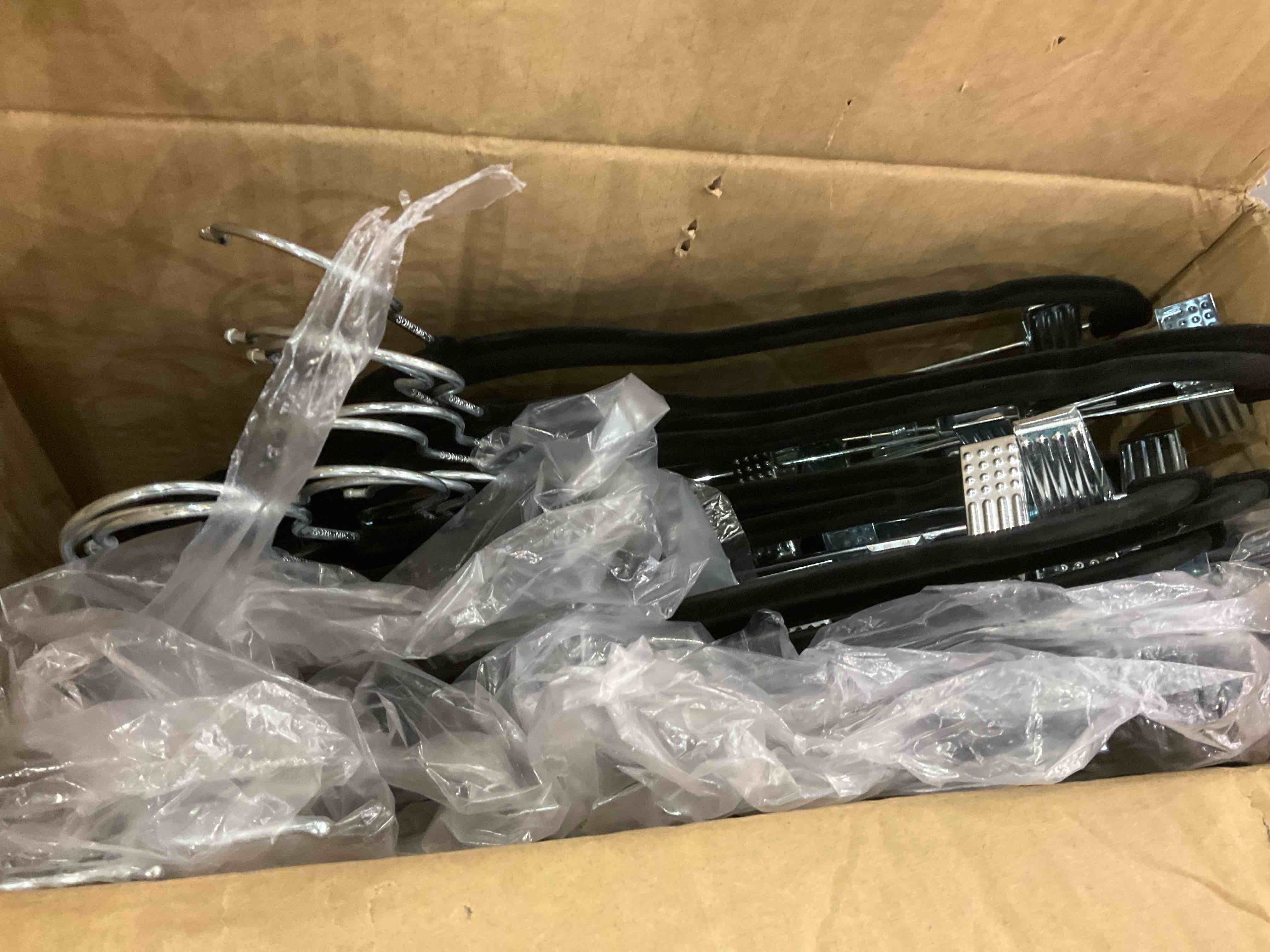https://s3.amazonaws.com/lotting-images-prod/BargainHunt/EXS01249412_1710514337342.jpeg