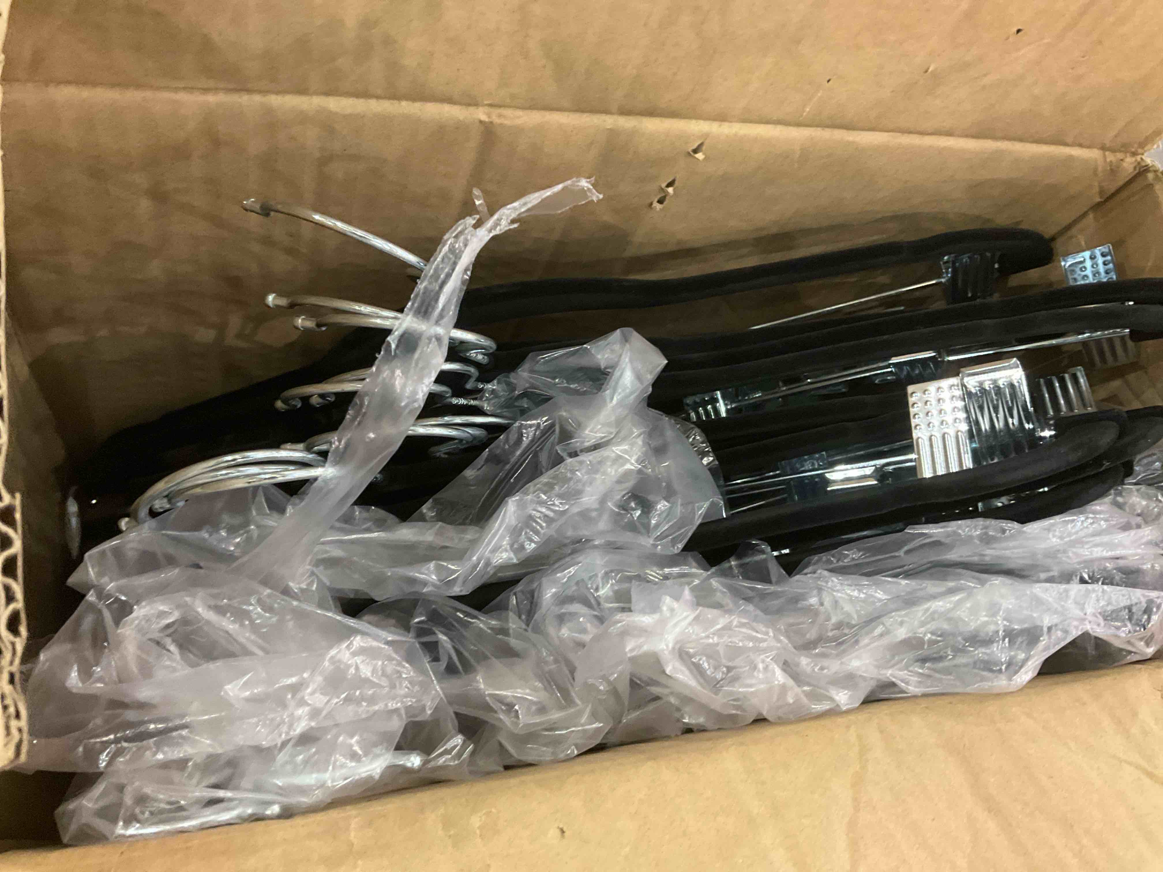 https://s3.amazonaws.com/lotting-images-prod/BargainHunt/EXS01249412_1710514339129.jpeg
