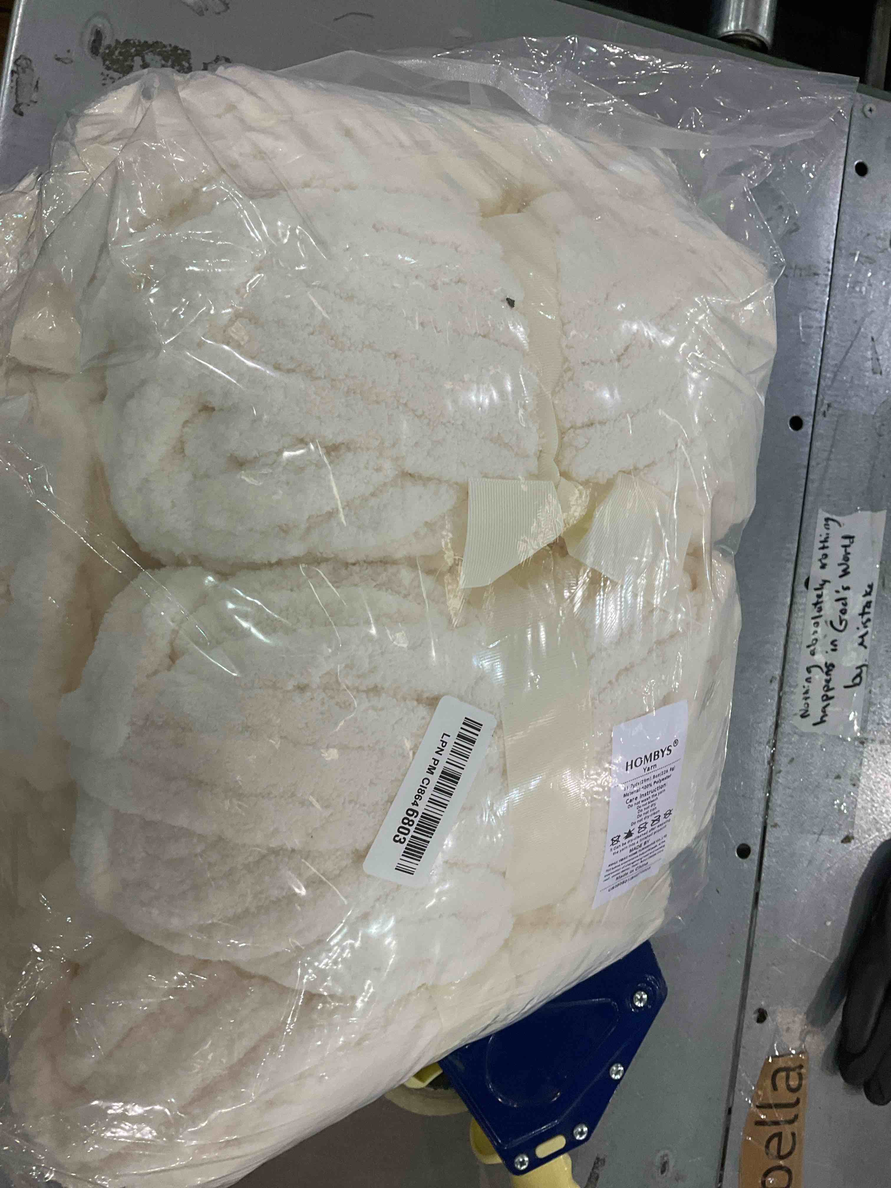 HOMBYS White Chunky Chenille Yarn for Crocheting, Bulky Thick Fluffy Yarn for Knitting,Super Bulky Chunky Yarn for Hand Knitting Blanket, Soft Plush Yarn, 8 Jumbo Pack (31.7 yds,8 oz Each Skein)