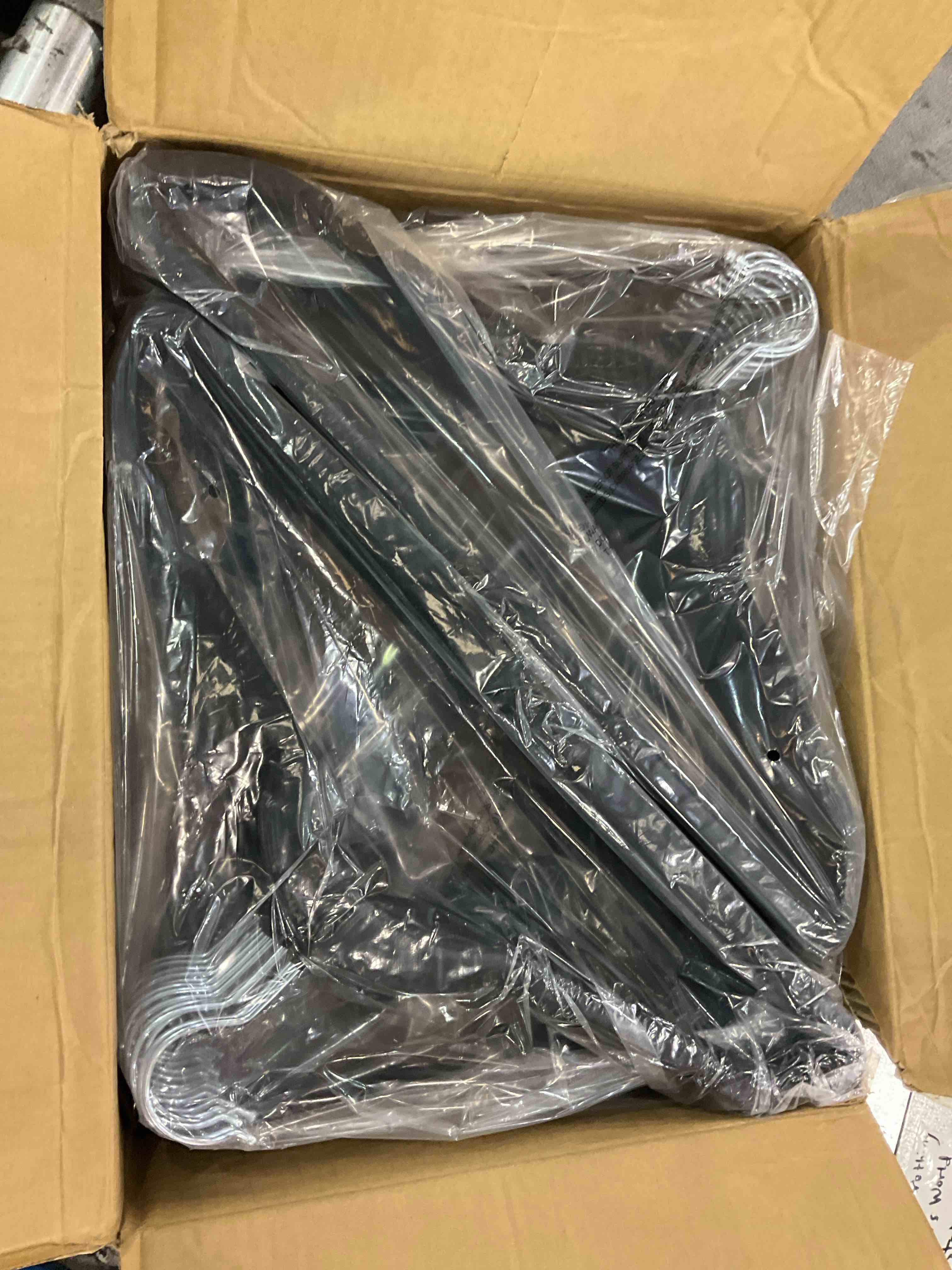 https://s3.amazonaws.com/lotting-images-prod/BargainHunt/EXS01249683_1709754340443.jpeg